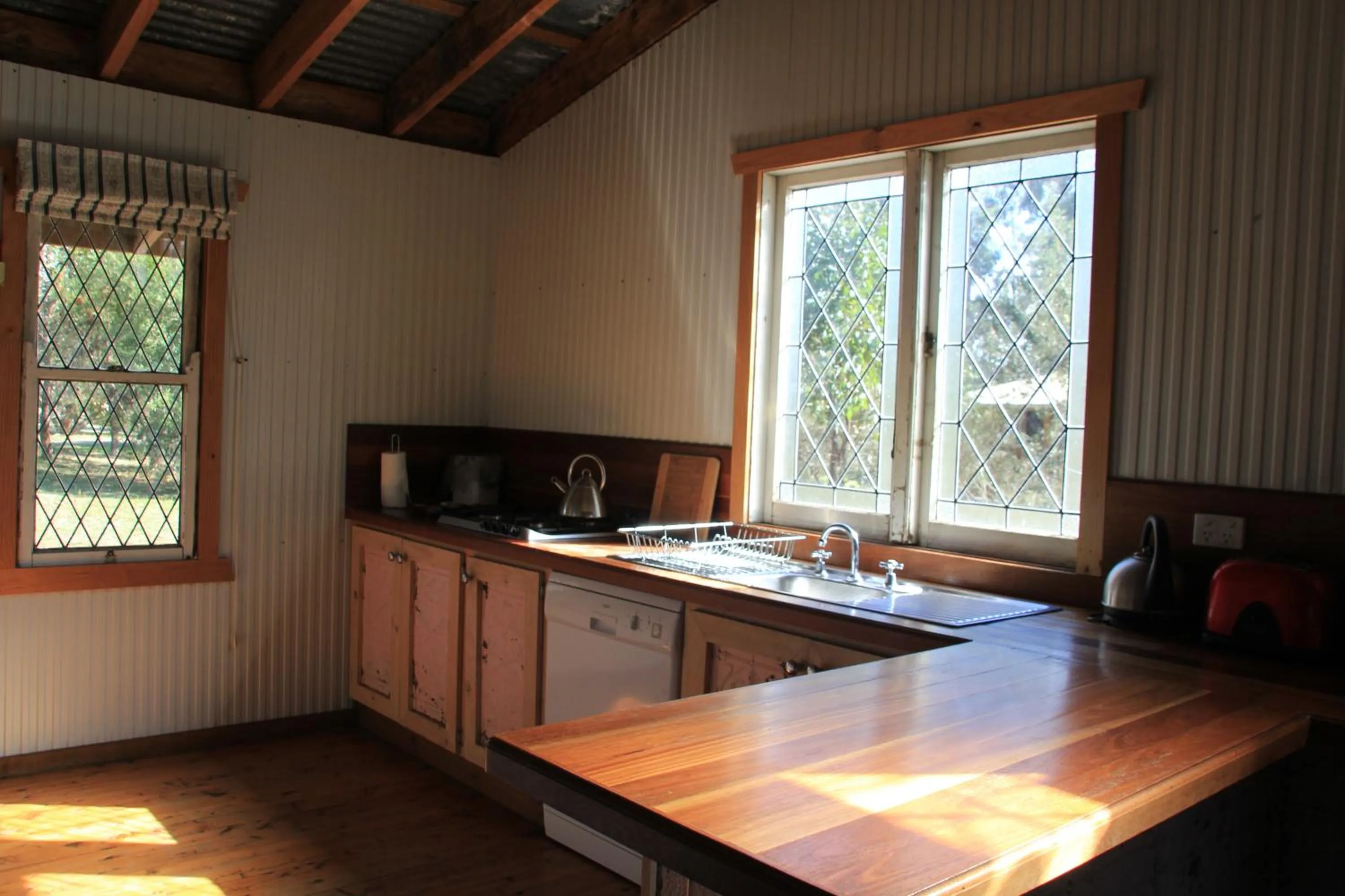 Kitchen or kitchenette in Lovedale Cottages Hunter Valley