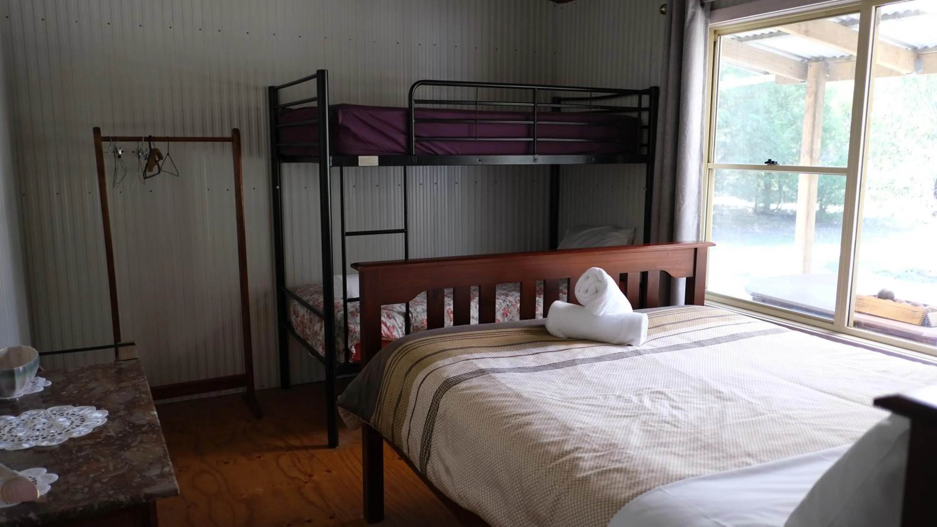 Bed in Lovedale Cottages Hunter Valley
