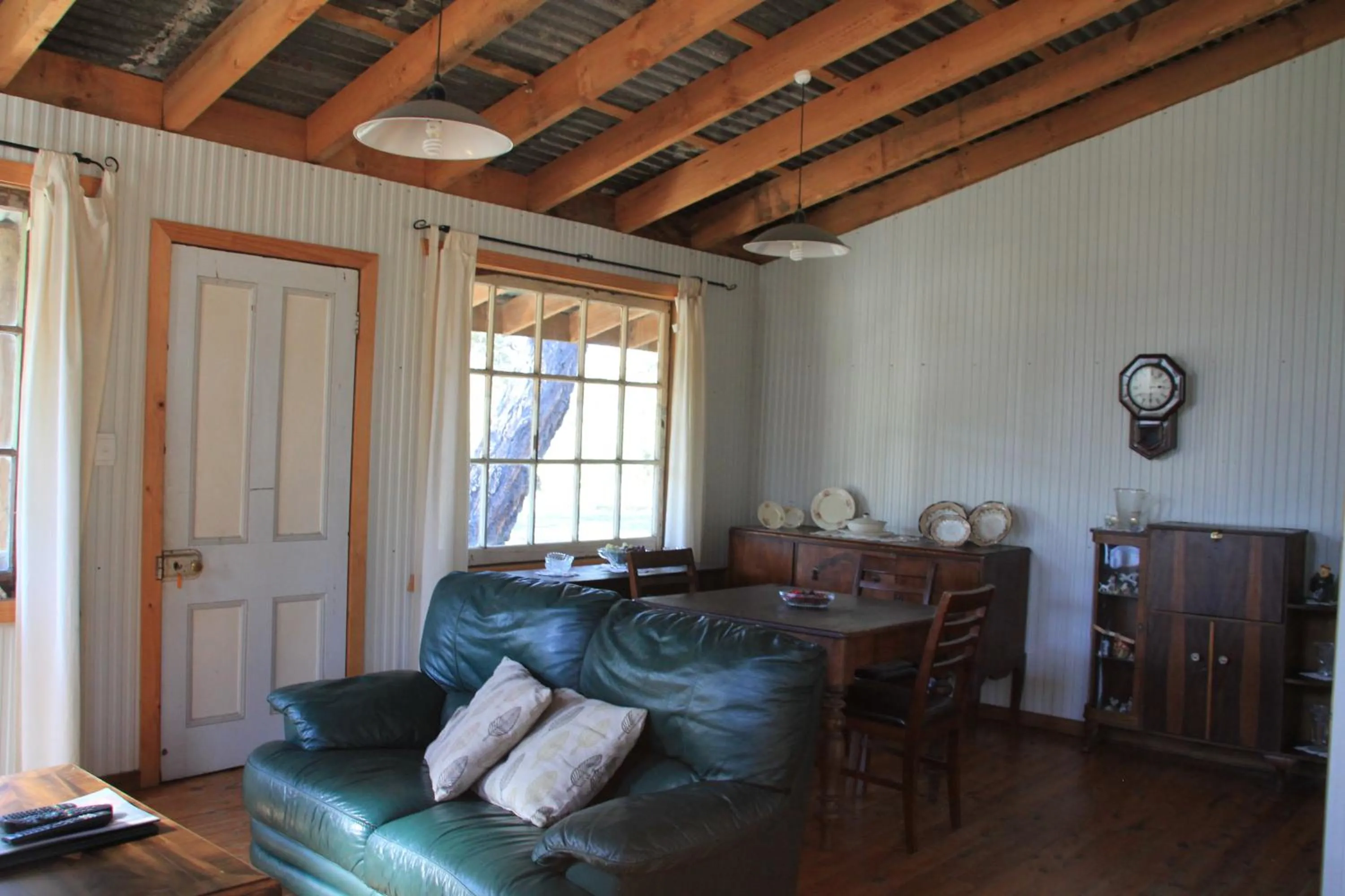 Living room in Lovedale Cottages Hunter Valley