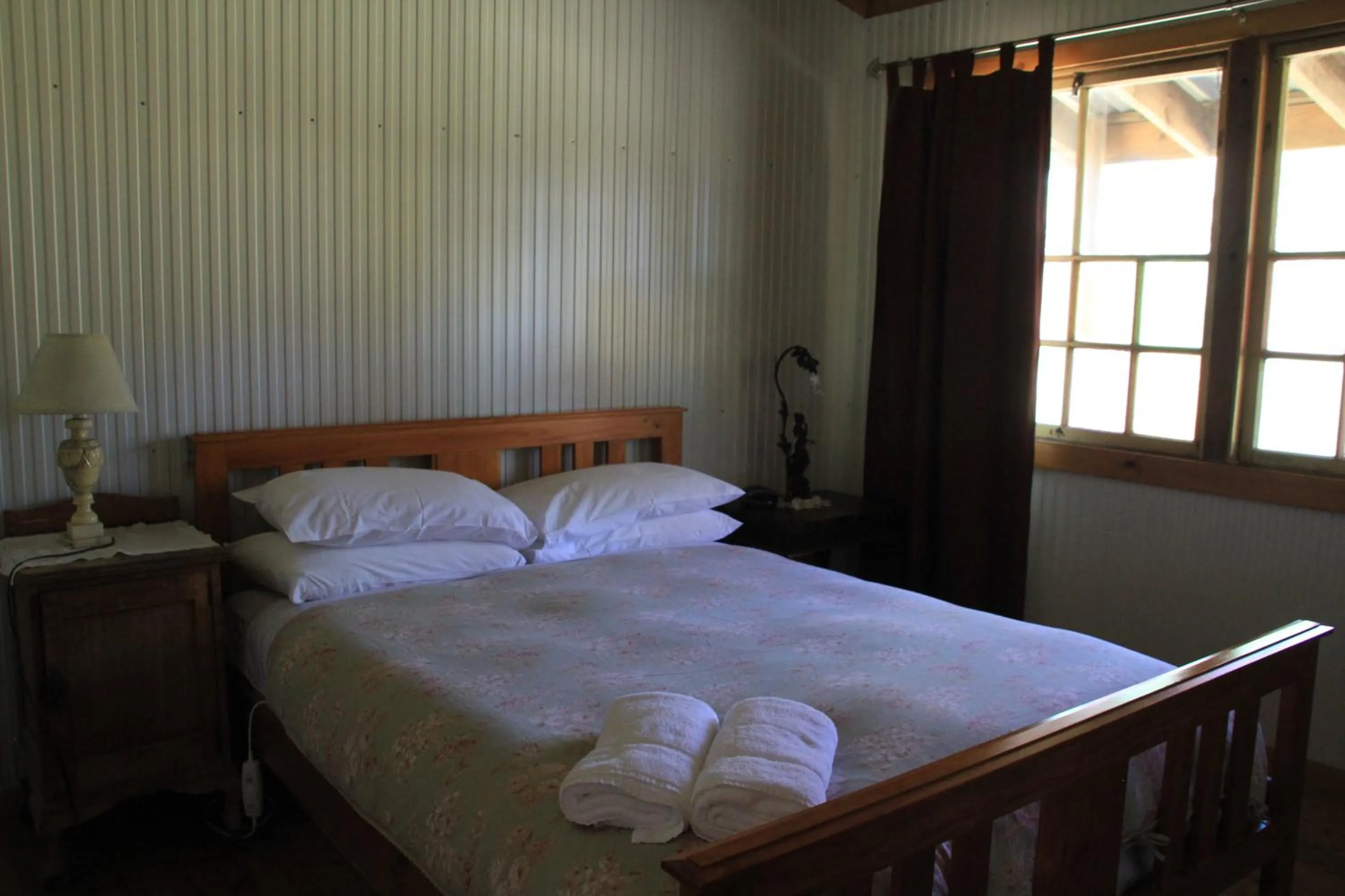 Bedroom, Bed in Lovedale Cottages Hunter Valley