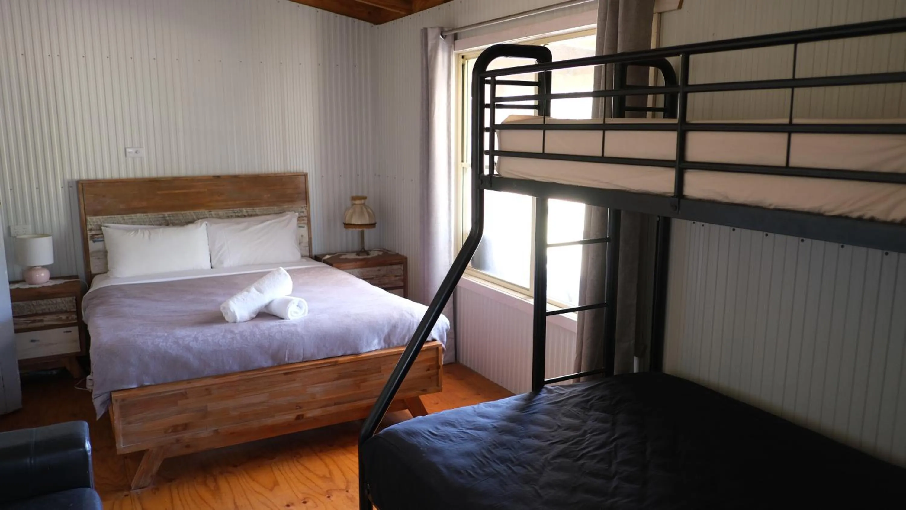 Bed in Lovedale Cottages Hunter Valley