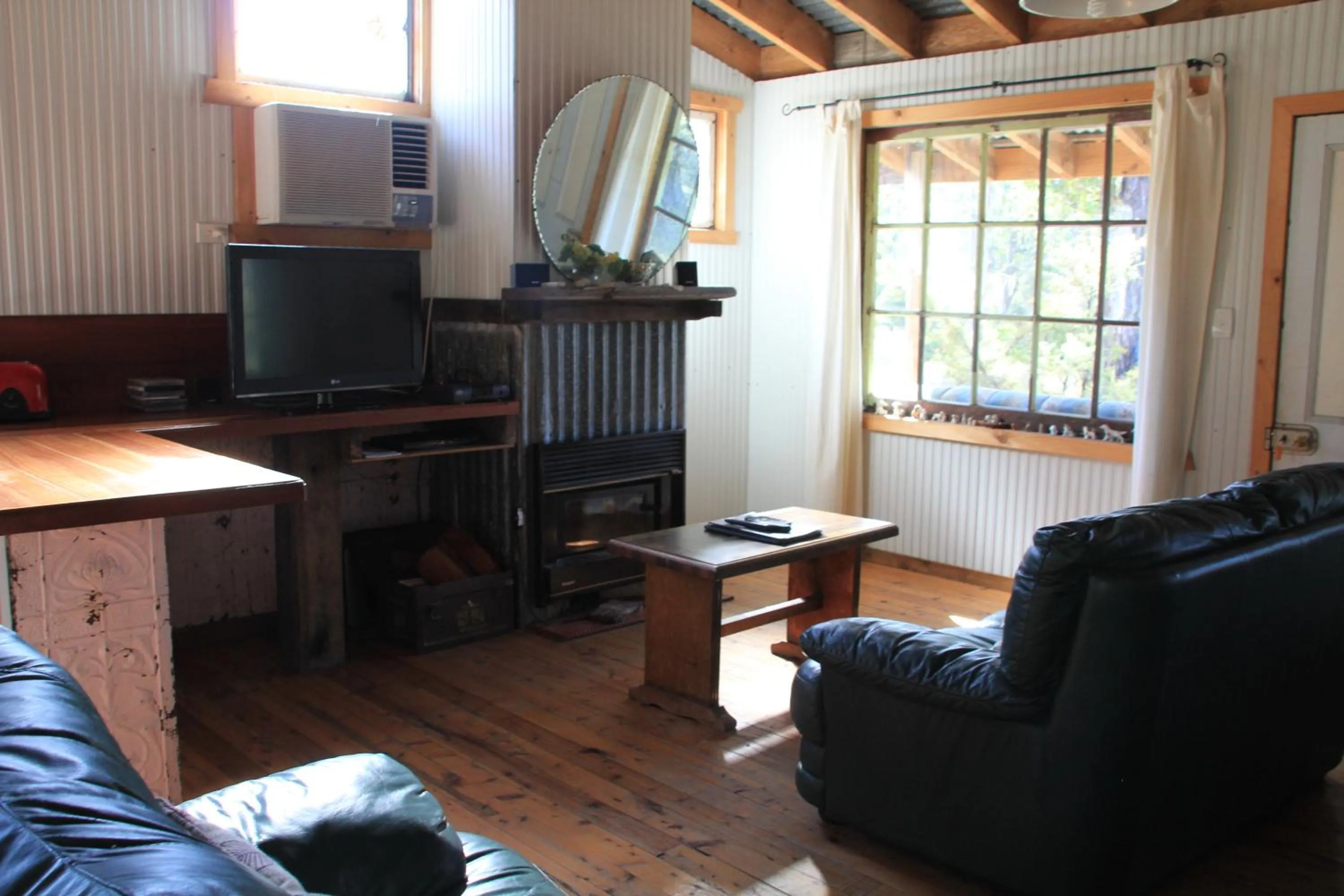 Living room in Lovedale Cottages Hunter Valley