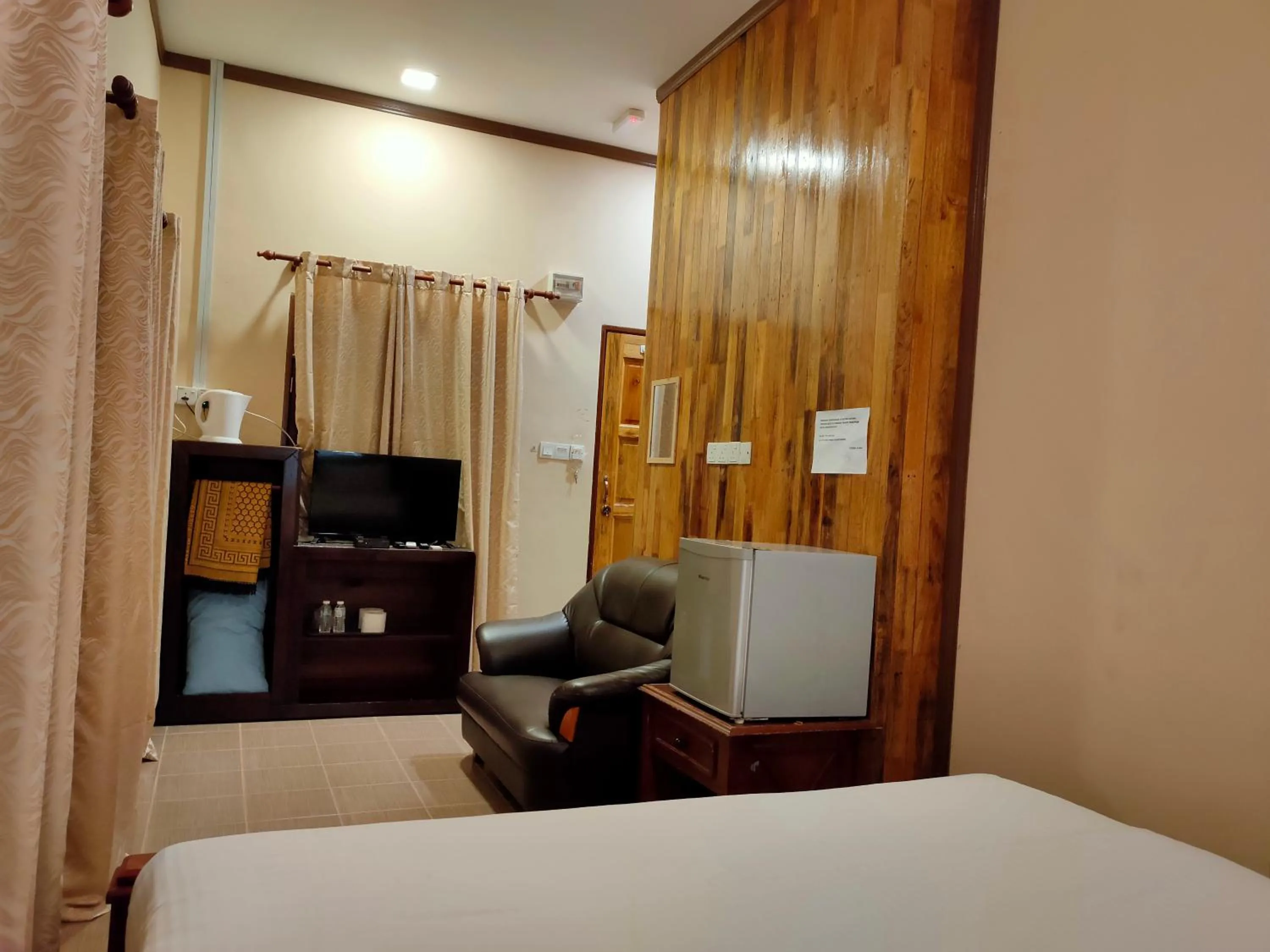 Seating area, TV/Entertainment Center in KEMBARA RESORT