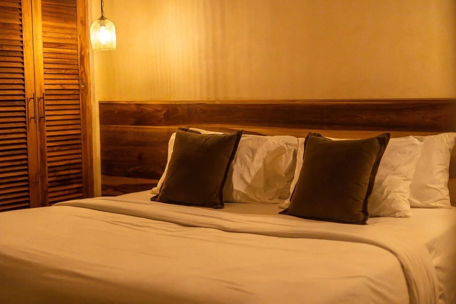 Bed in Lulu's Villas