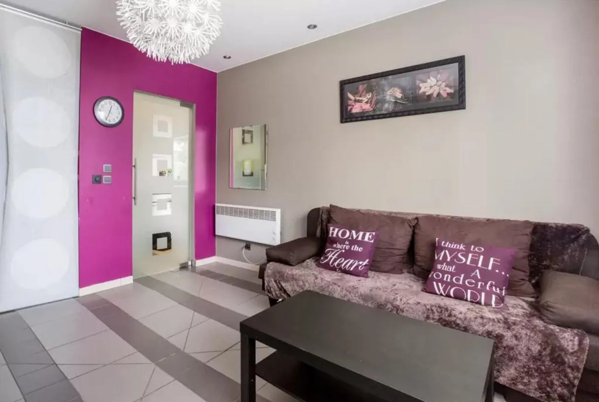 Entertaining Studio