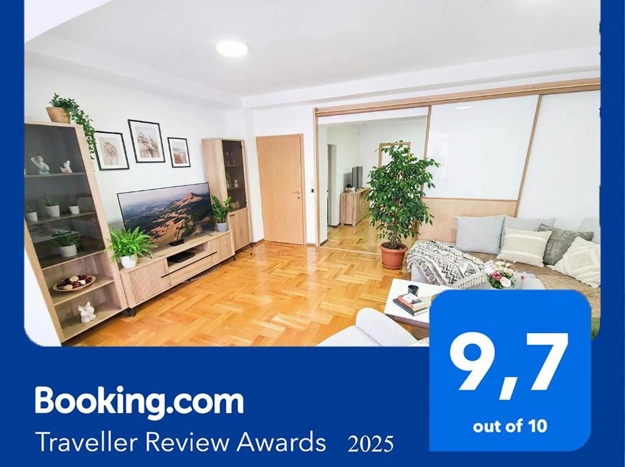 Deluxe One-Bedroom Apartment in Fantazy Apartment Main Square