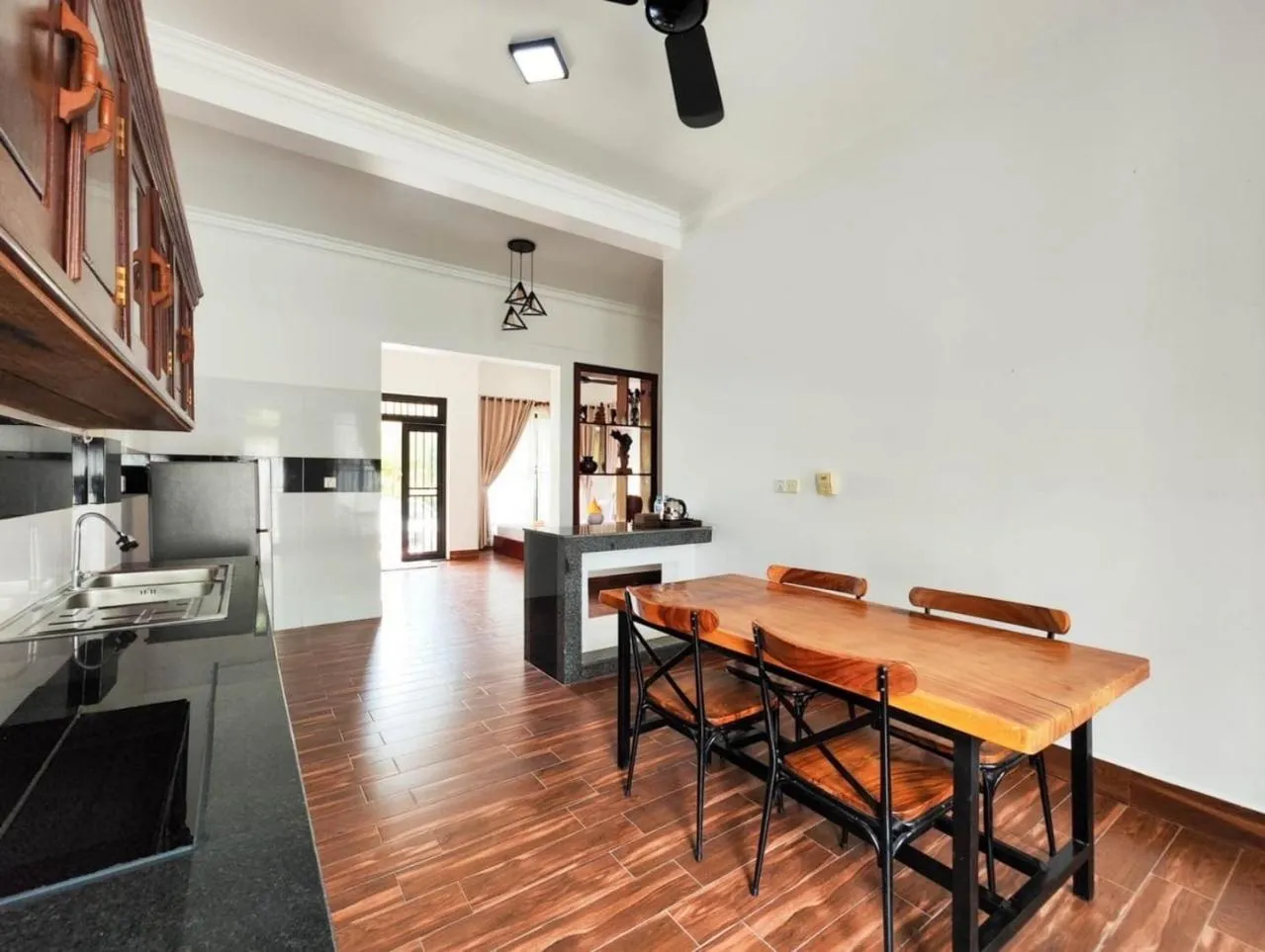 Kitchen or kitchenette in Angkearboss Villa