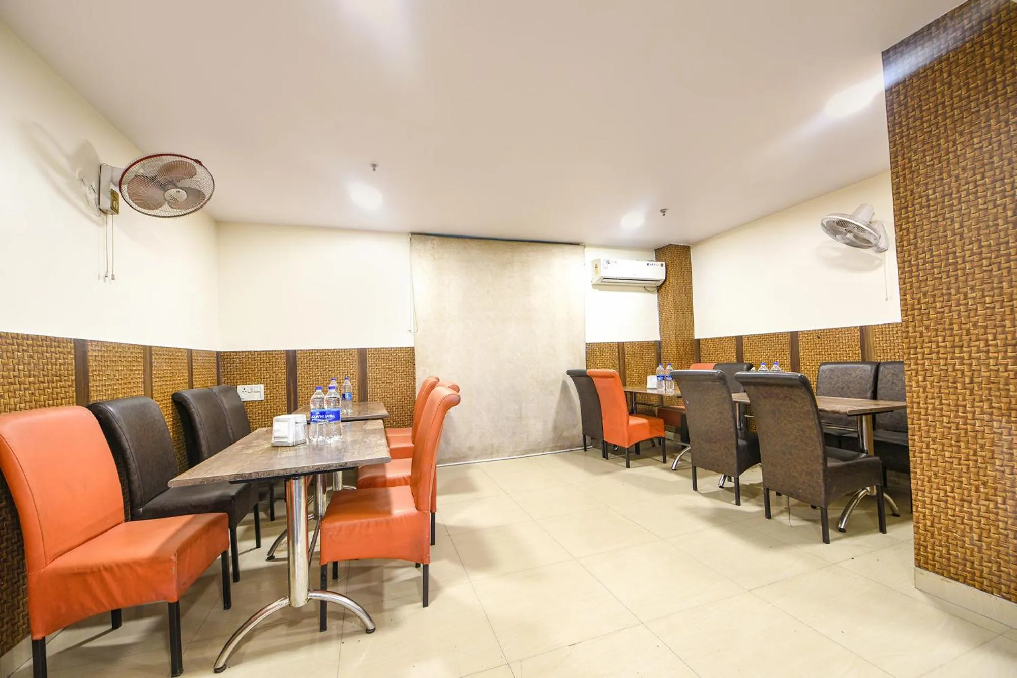 Restaurant/places to eat in FabHotel Gracious Inn