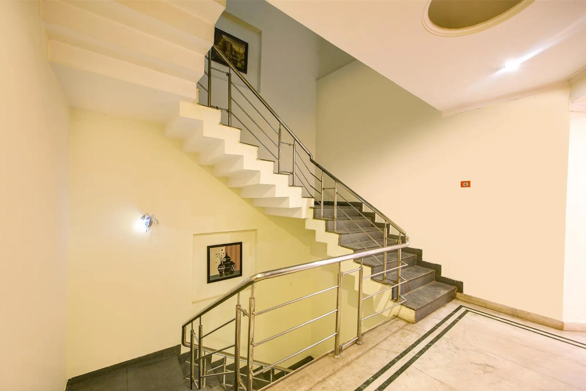 Lobby or reception in FabHotel Gracious Inn