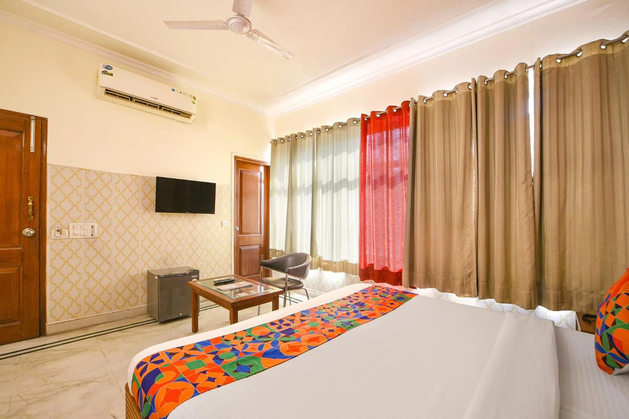 Bed in FabHotel Gracious Inn