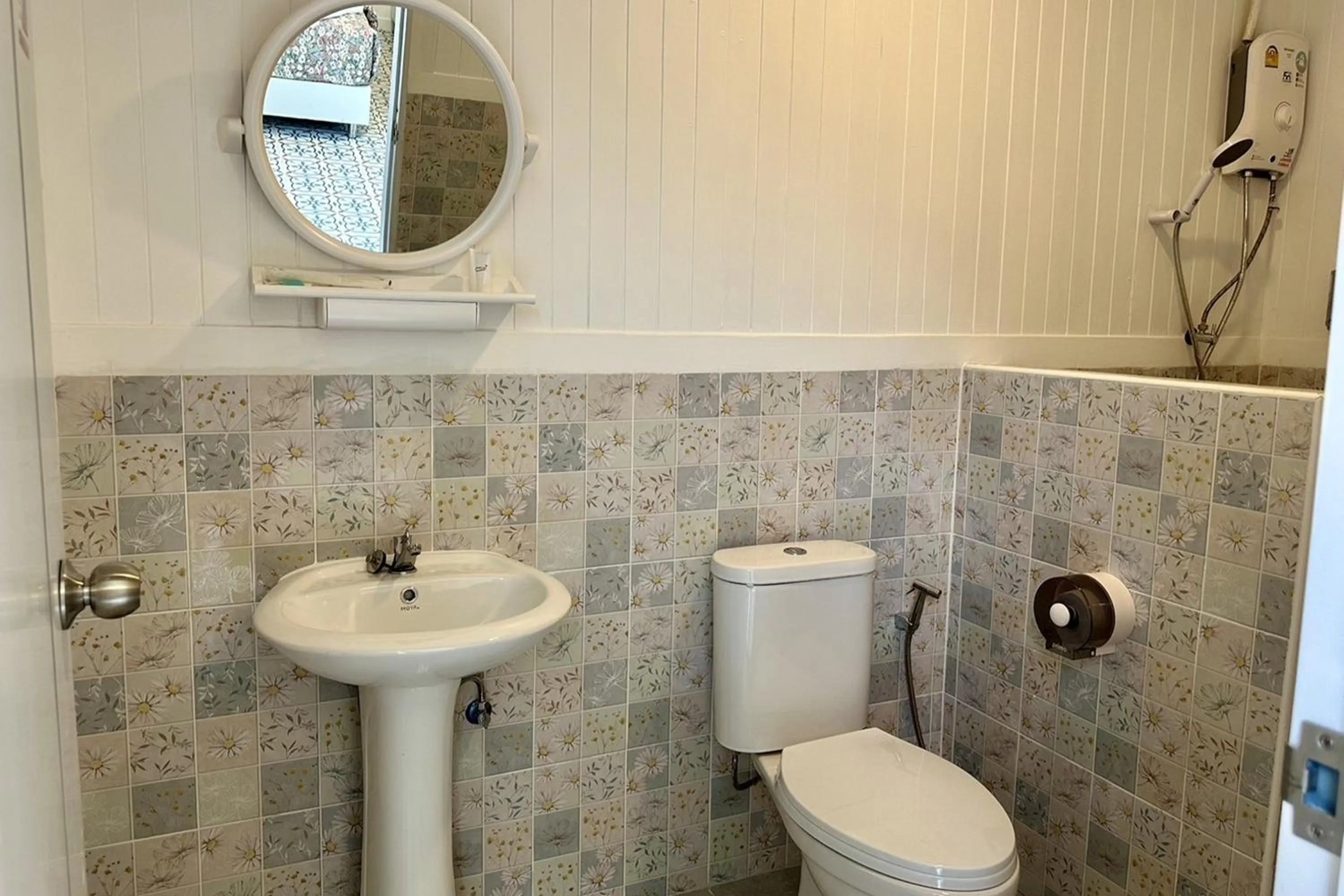 Shower in Peang Tara Cafe & Resort