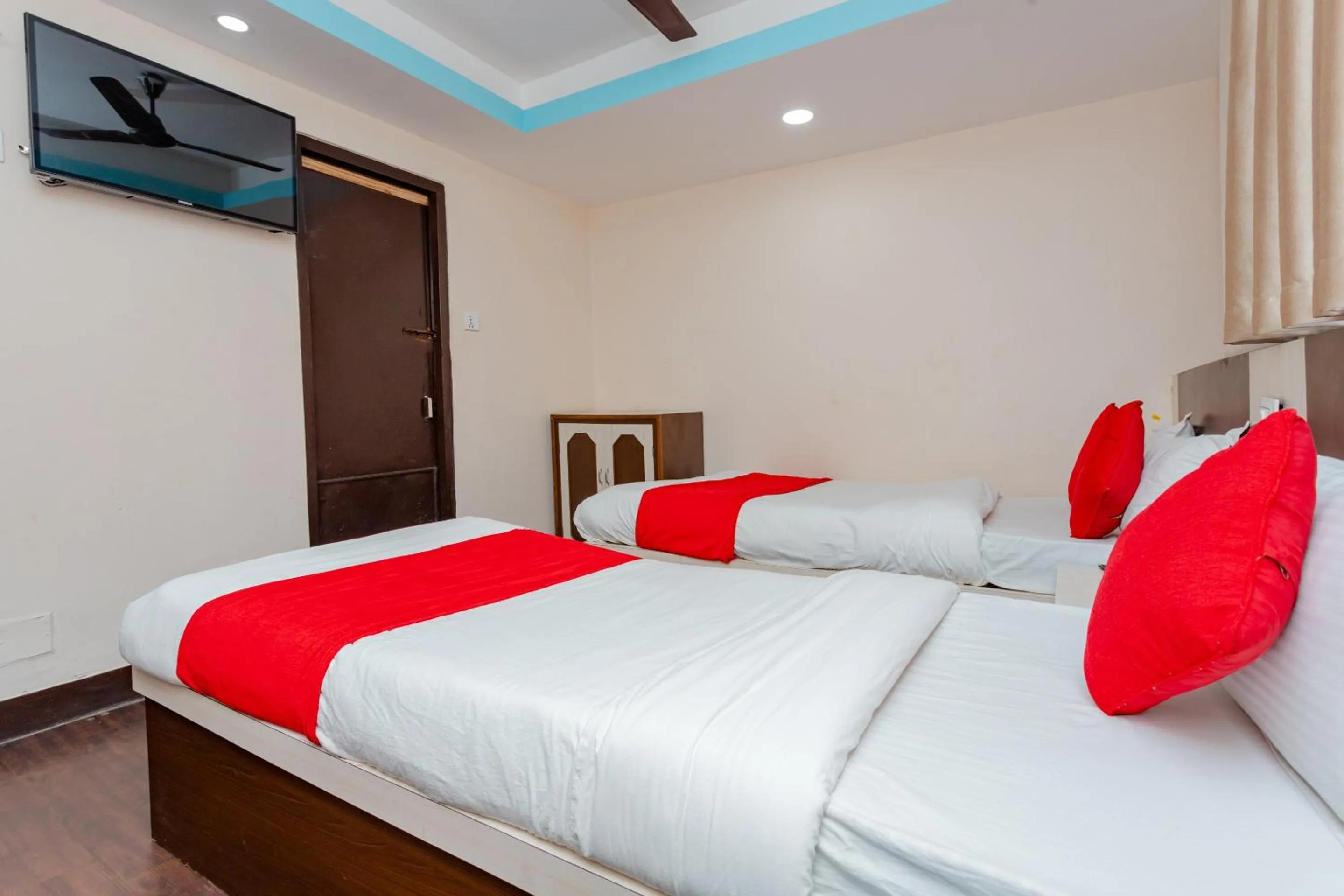 Bedroom, Bed in OYO 811 Hotel New Pokhara Palace