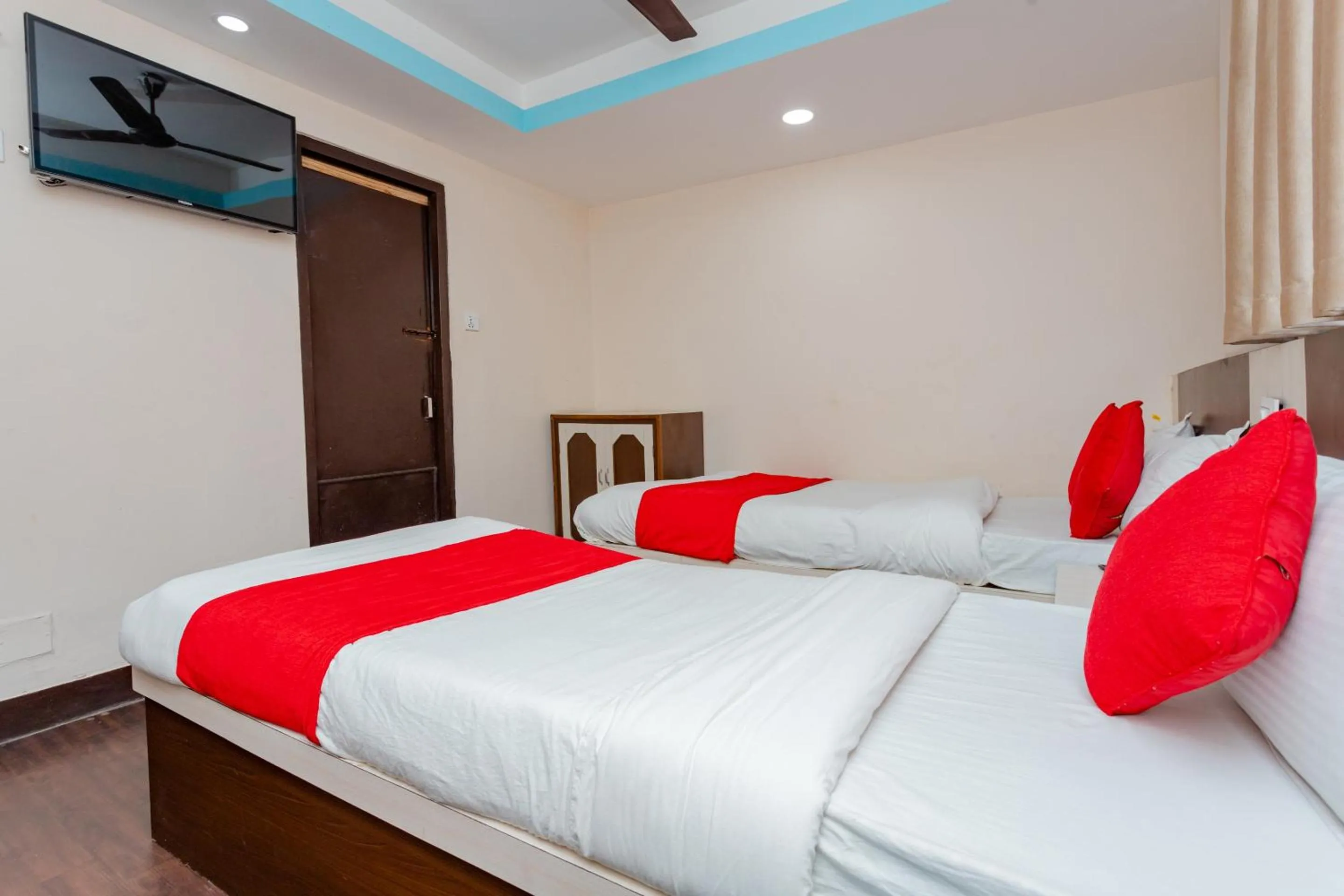Bedroom, Bed in OYO 811 Hotel New Pokhara Palace