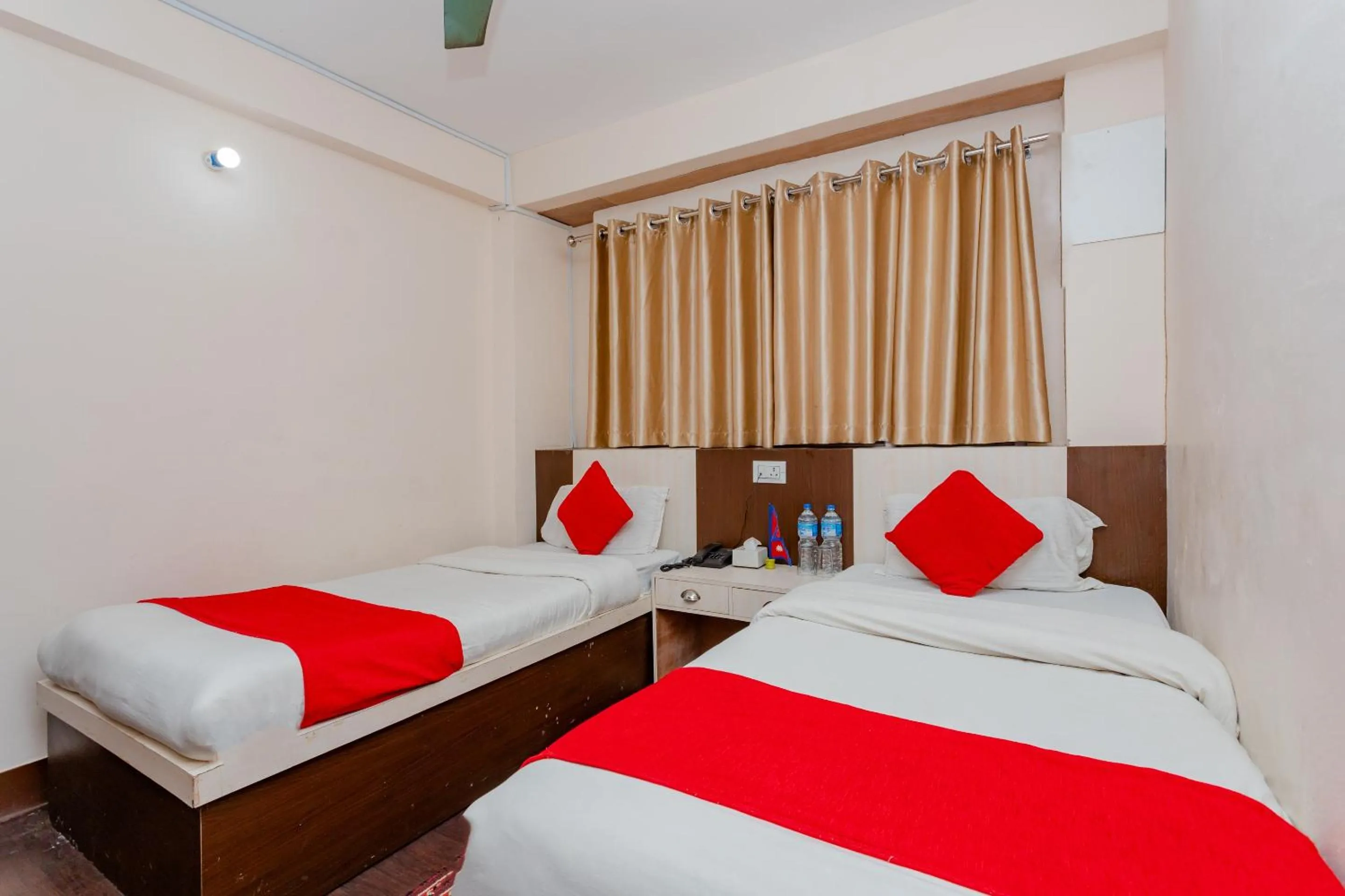 Bedroom, Bed in OYO 811 Hotel New Pokhara Palace