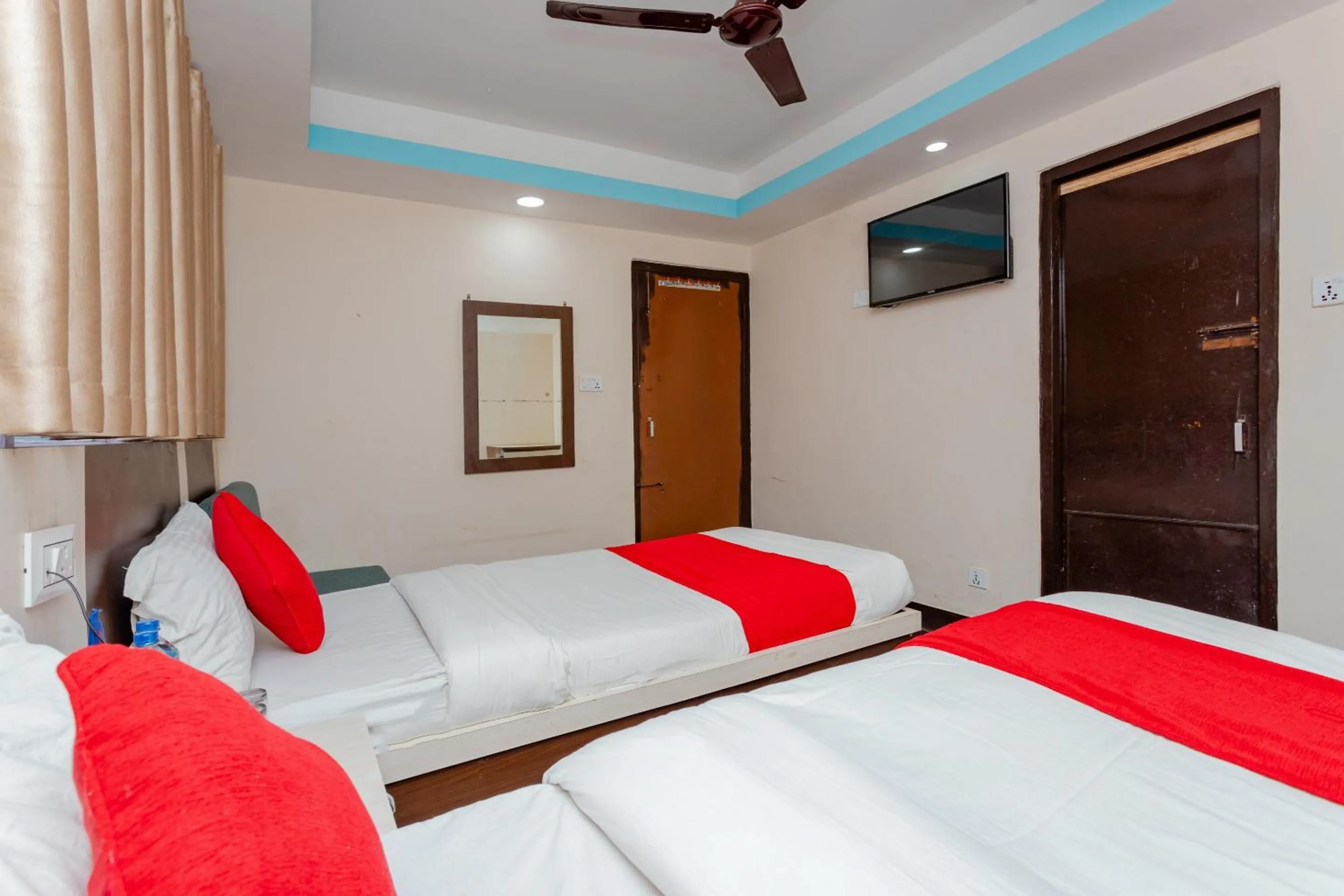Bedroom, Bed in OYO 811 Hotel New Pokhara Palace
