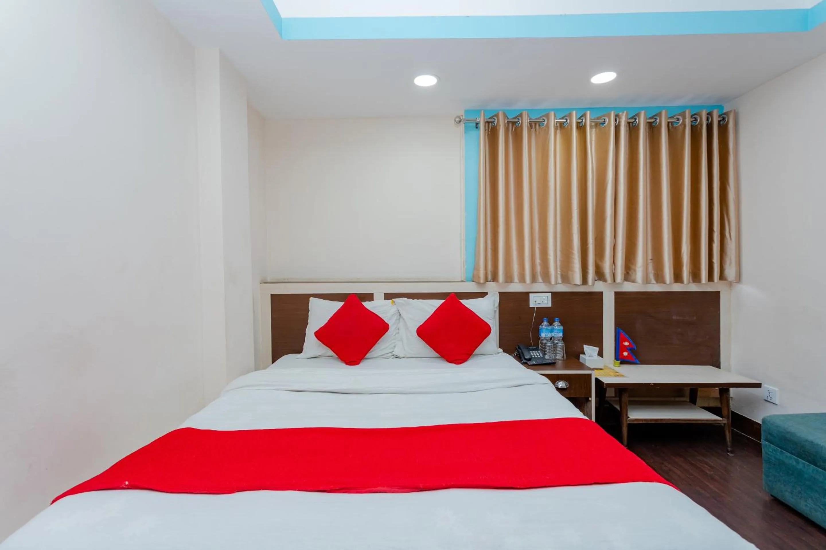 Bedroom, Bed in OYO 811 Hotel New Pokhara Palace