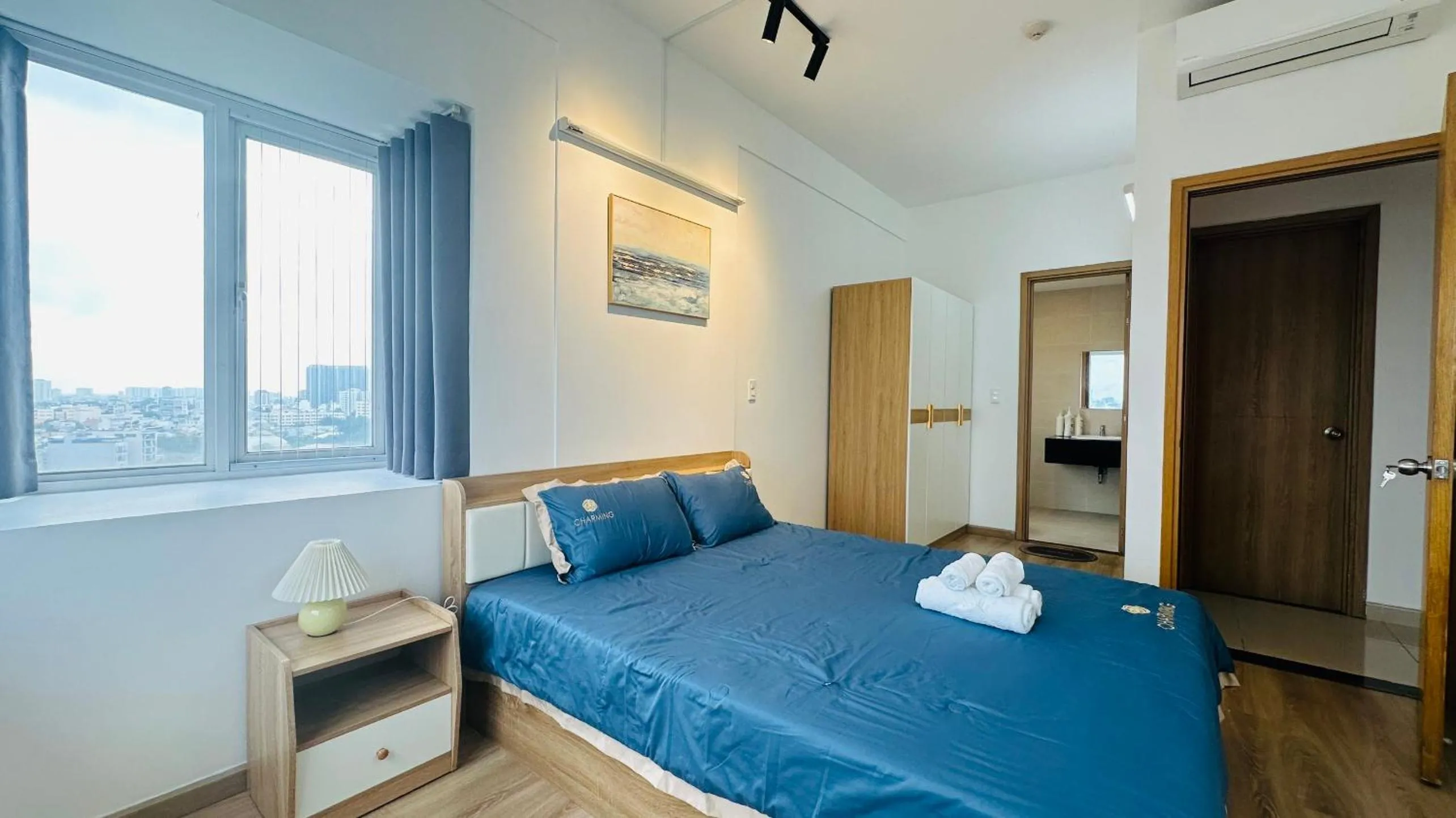 Bed in CHARMINGTON LA POINTE - LUXURY APARTMENT DISTRICT 10