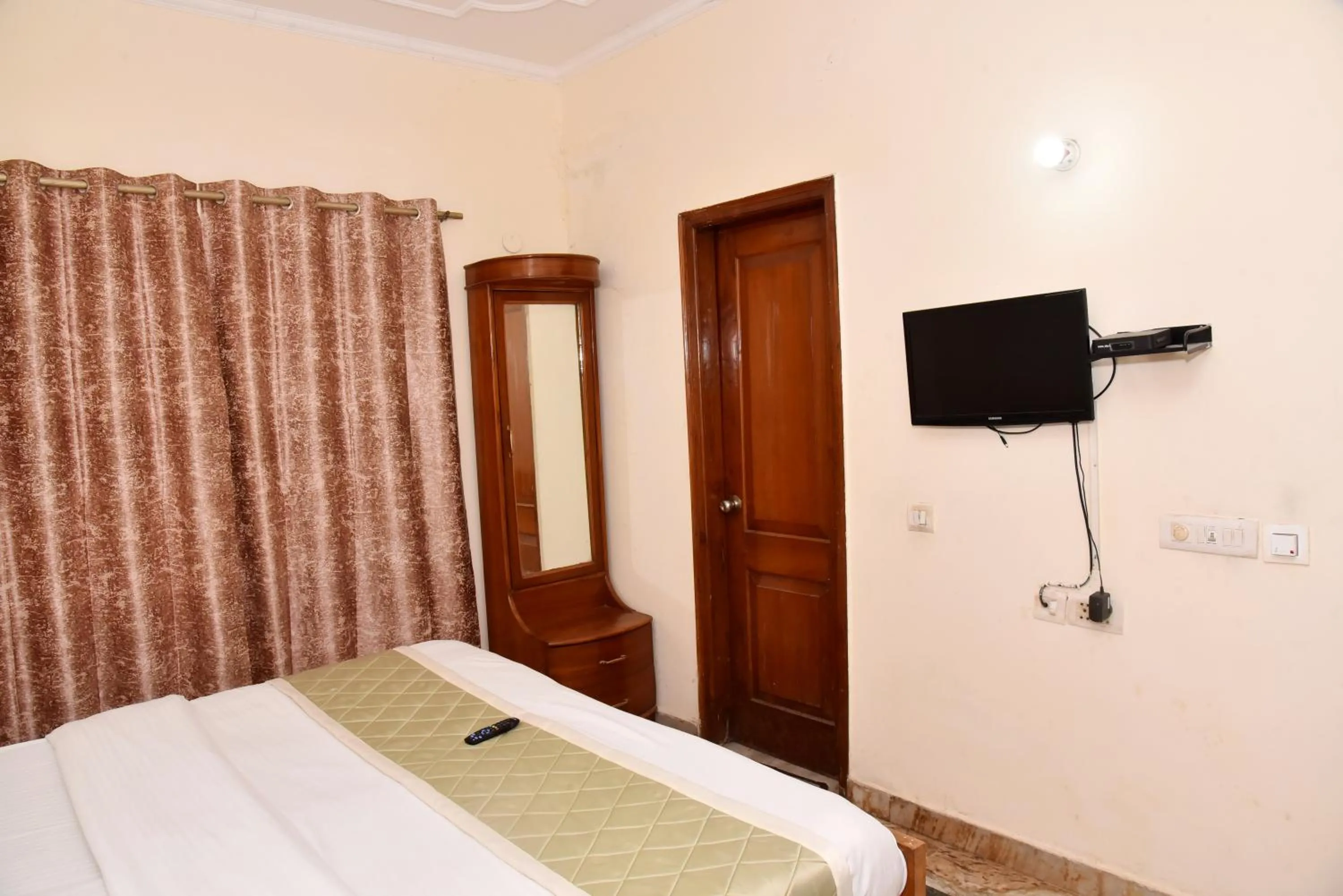 TV and multimedia, Bed in Hotel Sunshine