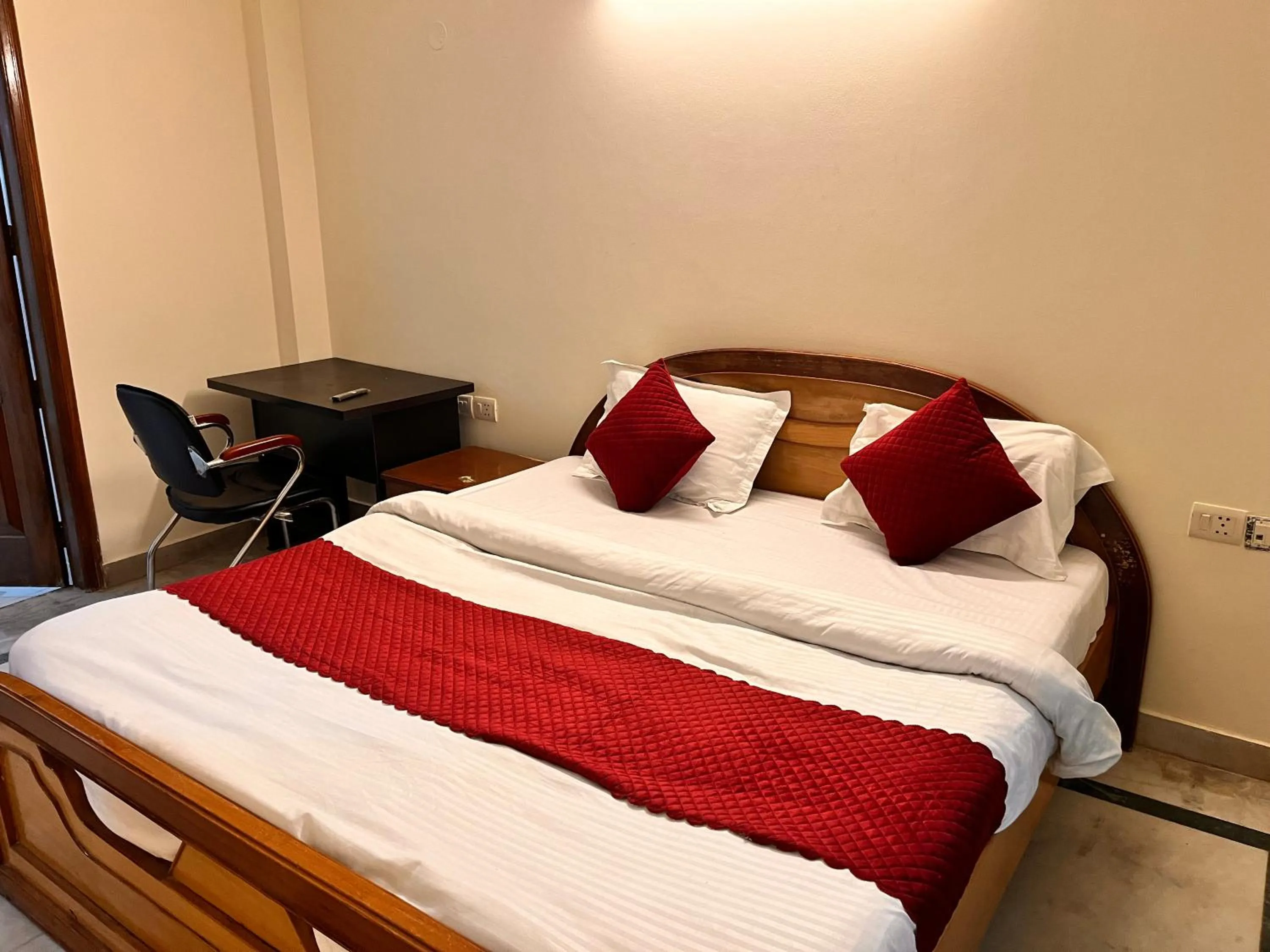 Bedroom, Bed in Hotel Sunshine