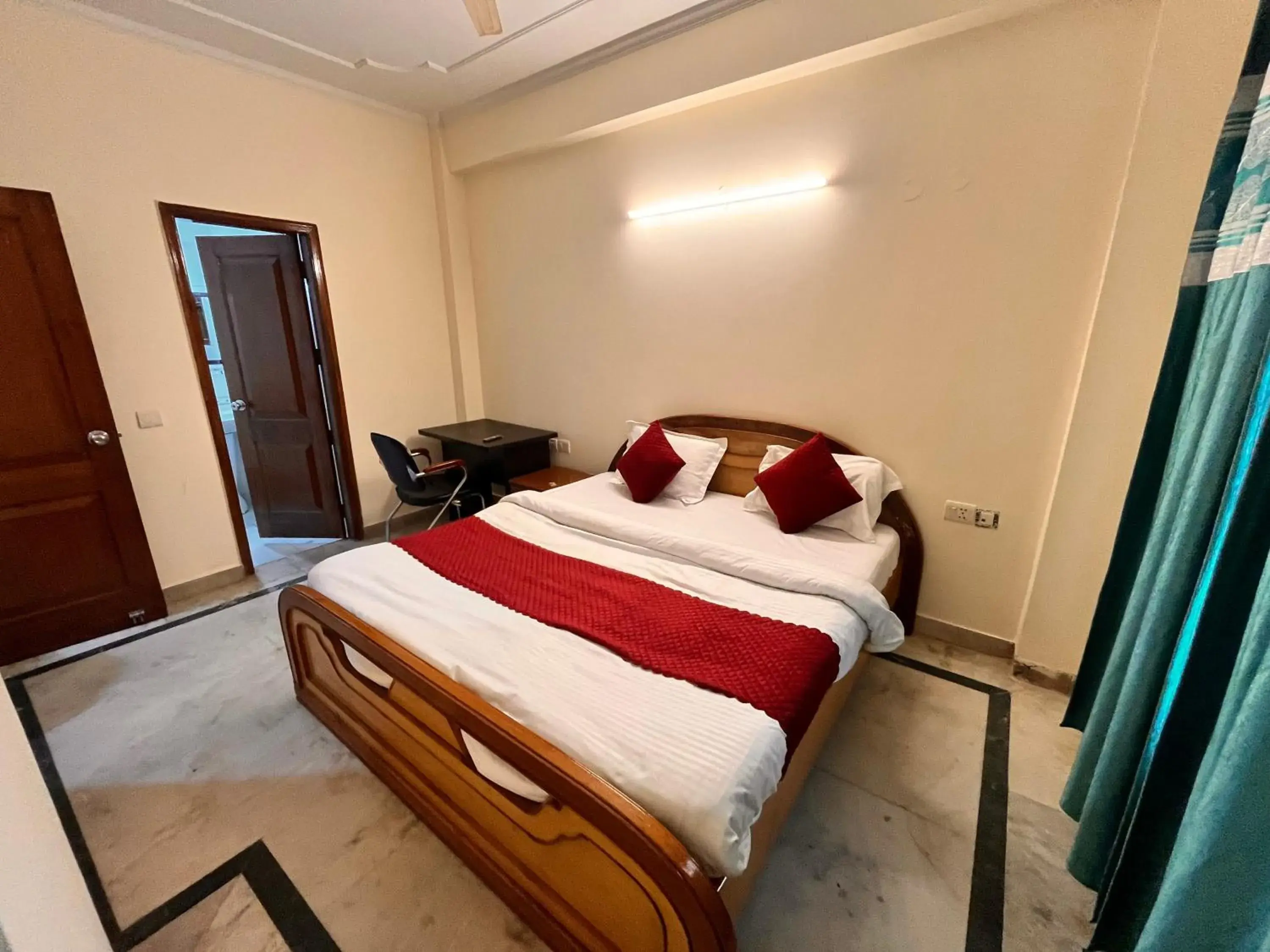 Bedroom, Bed in Hotel Sunshine Bedroom, Bed in Hotel Sunshine