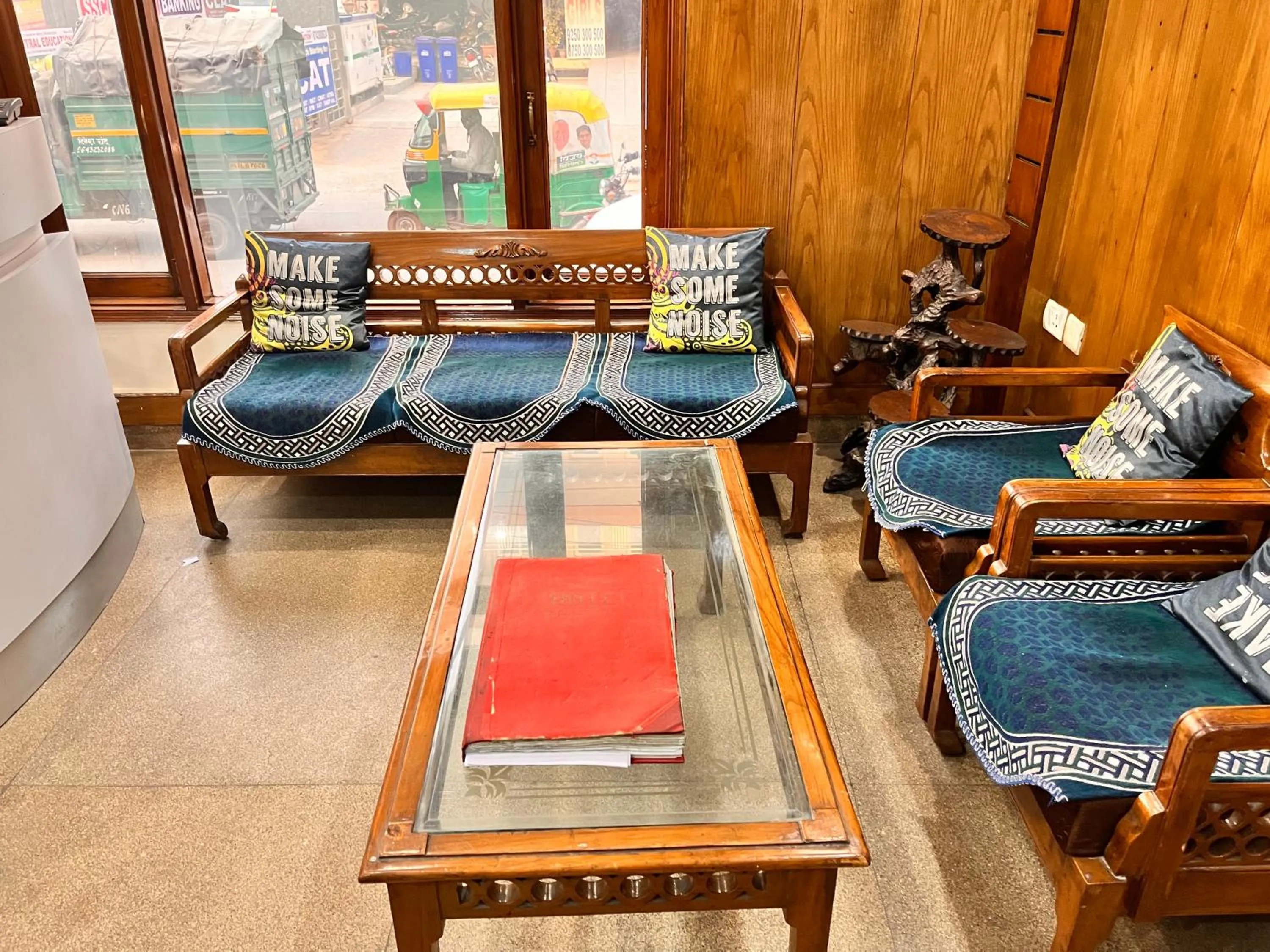 Seating area, Bed in Hotel Sunshine