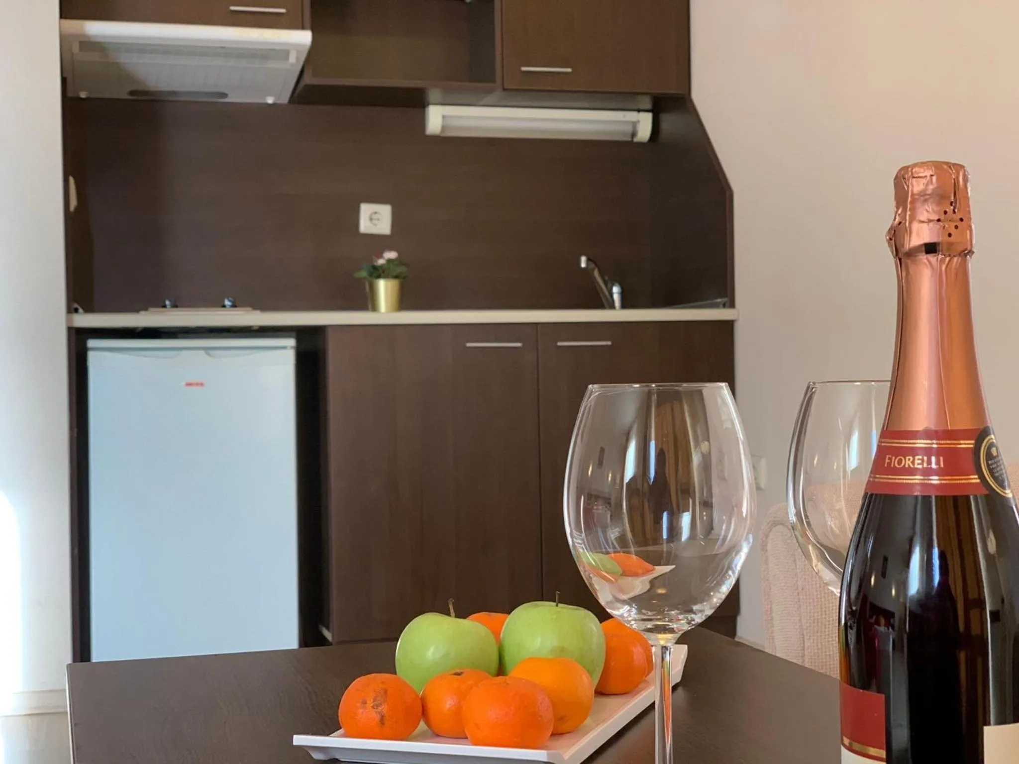 Restaurant/places to eat in Banderitsa Apartment 3