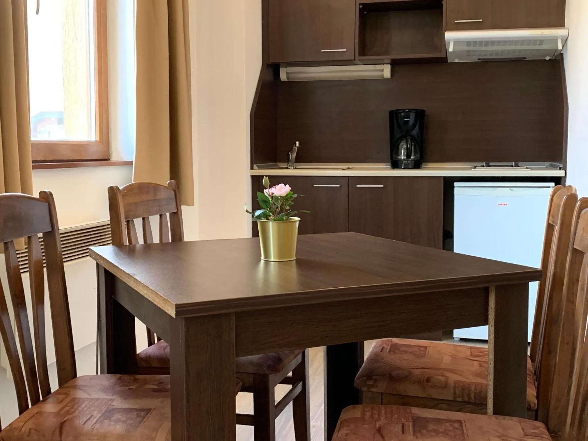 Restaurant/places to eat in Banderitsa Apartment 3