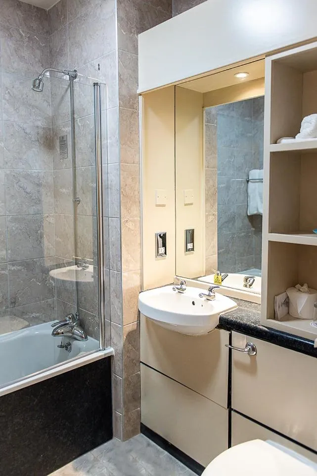 Shower in The Parsonage Hotel & Spa