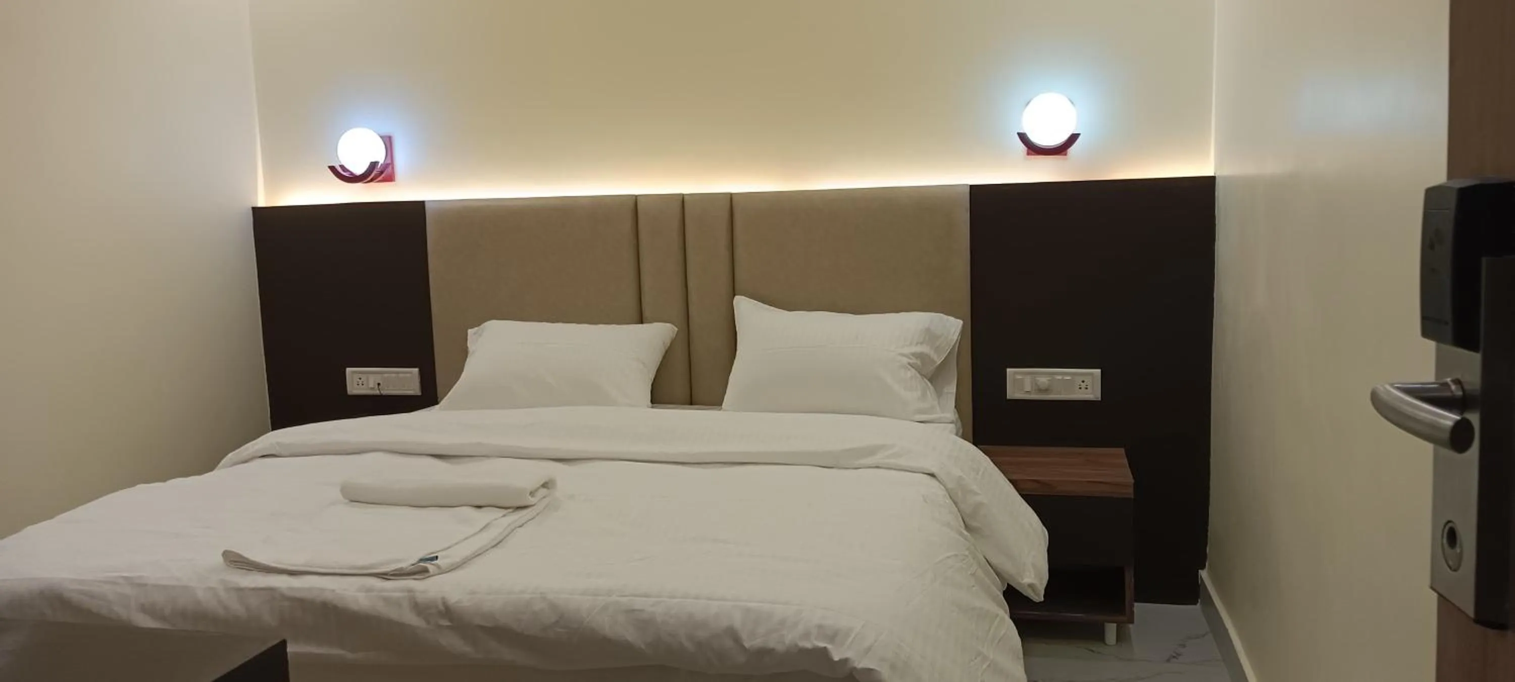 Bedroom, Bed in The Banaras Hotel