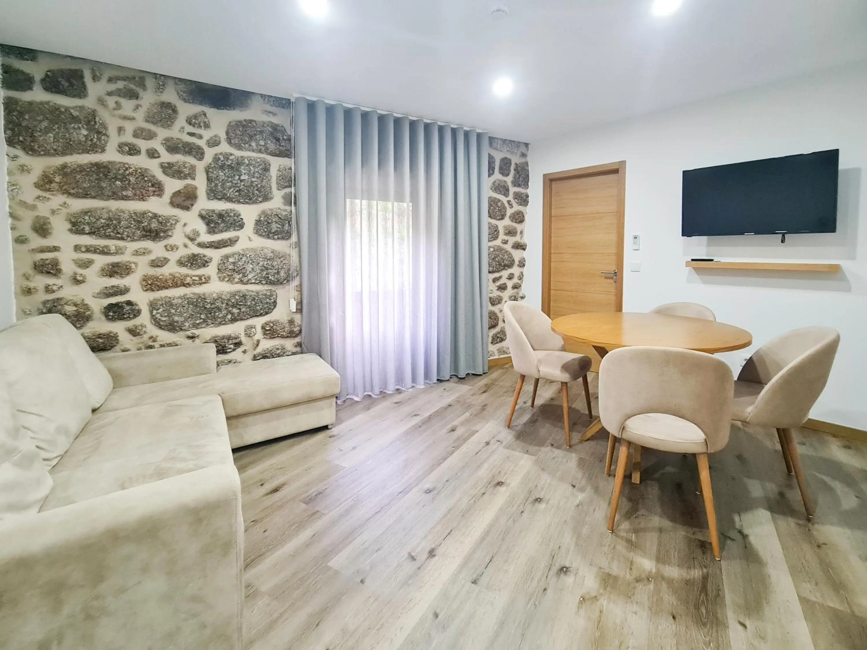 TV and multimedia in Casa d'Henrique Retreat Pool and Spa