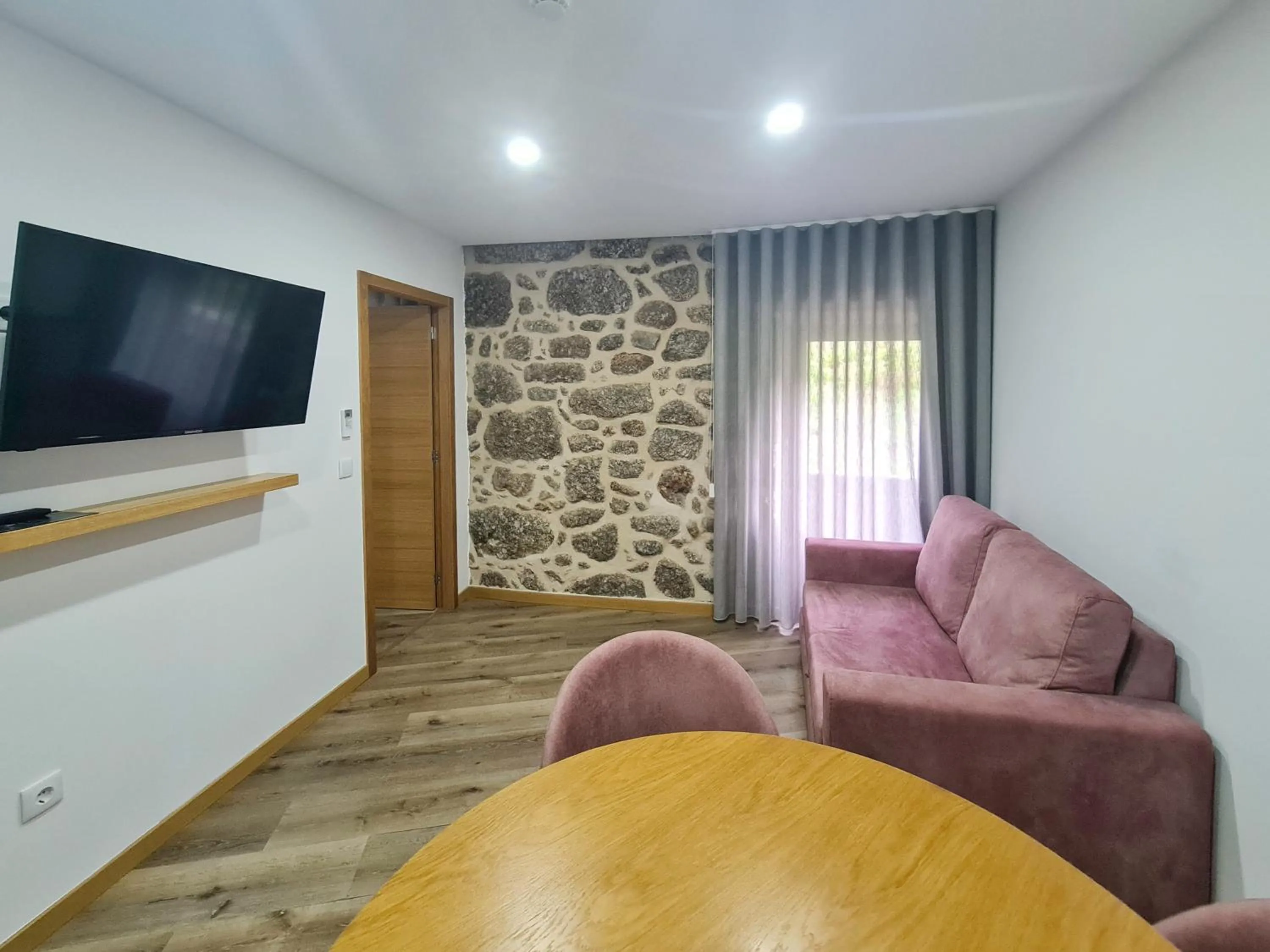 TV and multimedia in Casa d'Henrique Retreat Pool and Spa