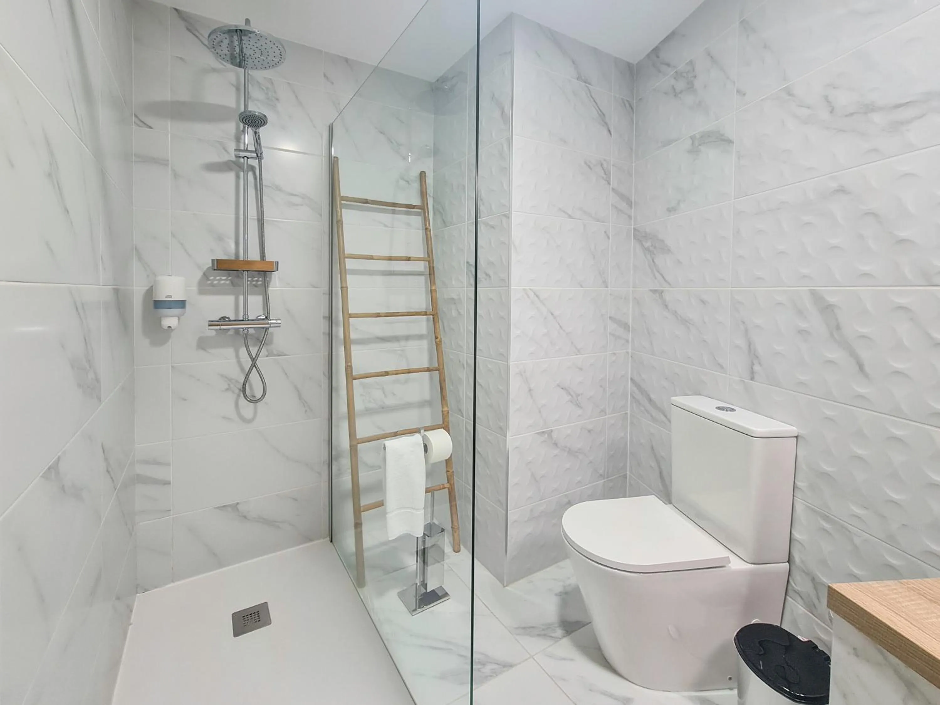 Bathroom in Casa d'Henrique Retreat Pool and Spa