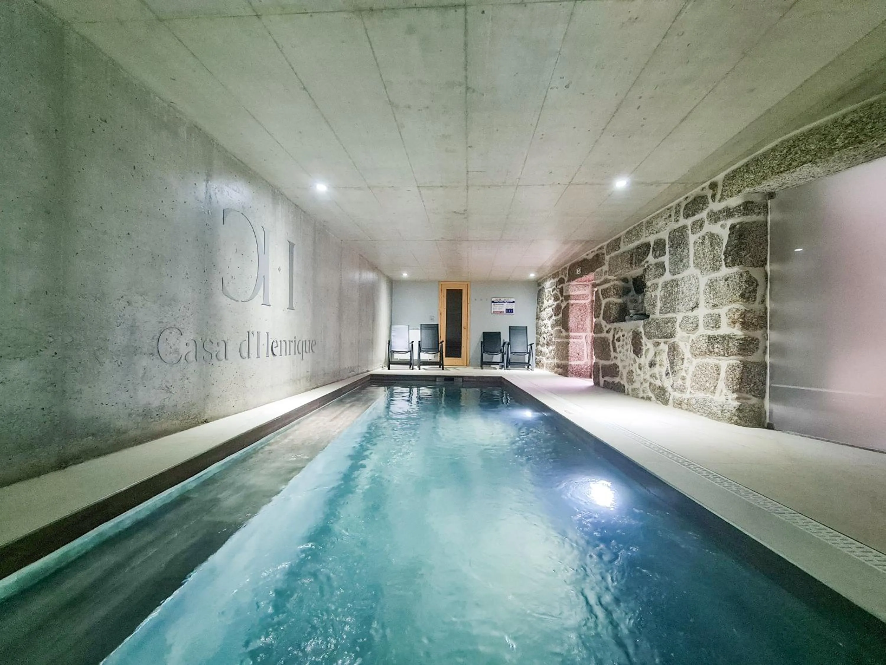 Swimming pool in Casa d'Henrique Retreat Pool and Spa