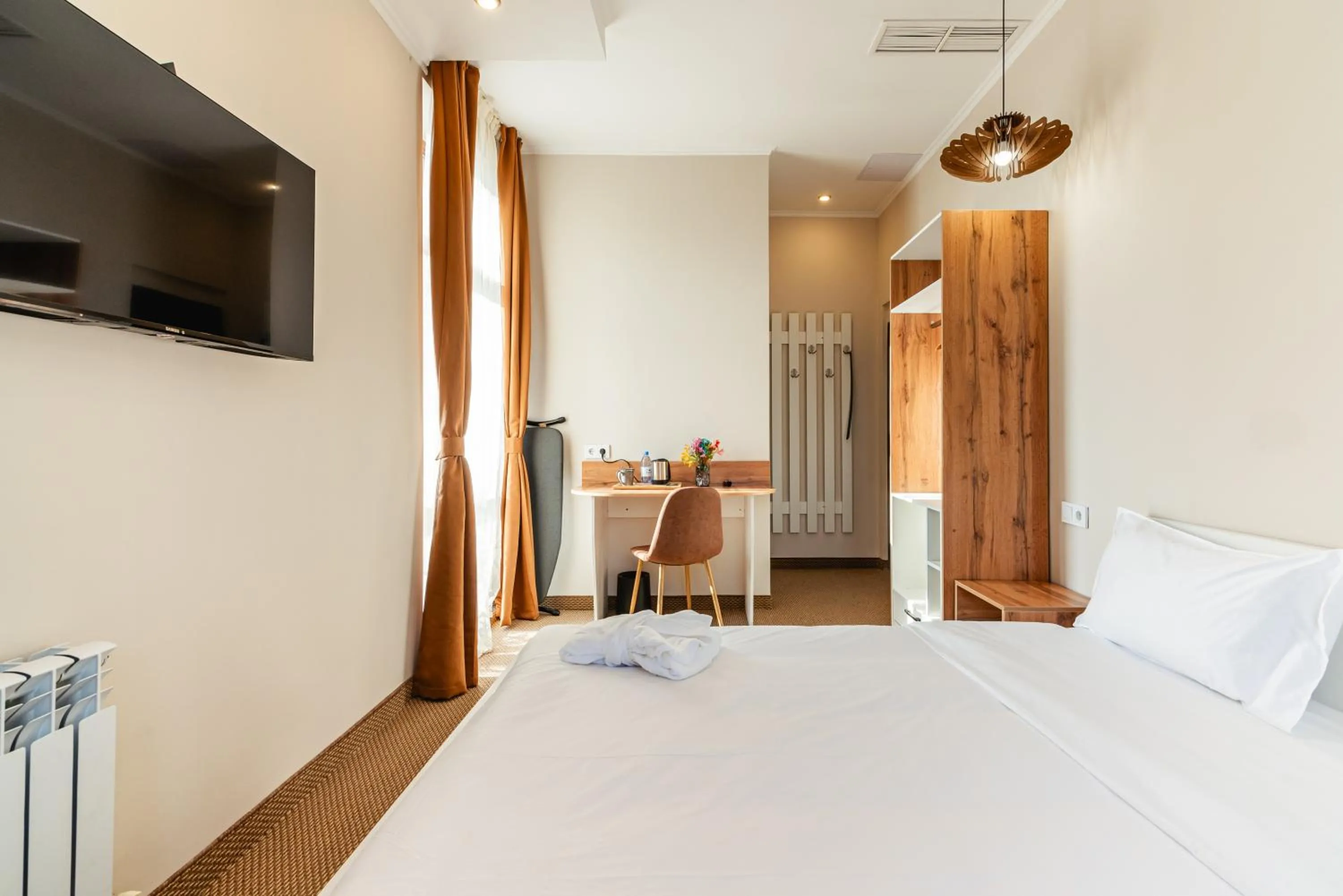 TV and multimedia, Bed in AYKUN Hotel