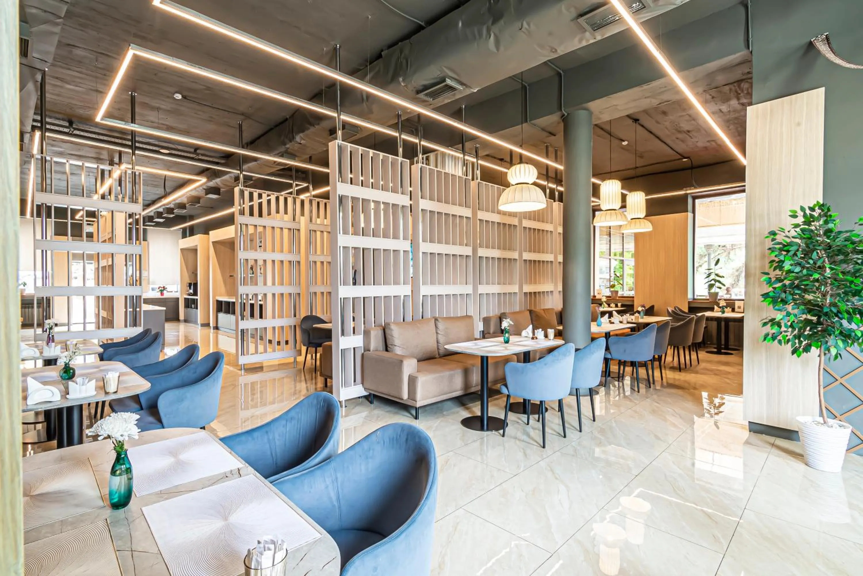 Restaurant/places to eat in AYKUN Hotel