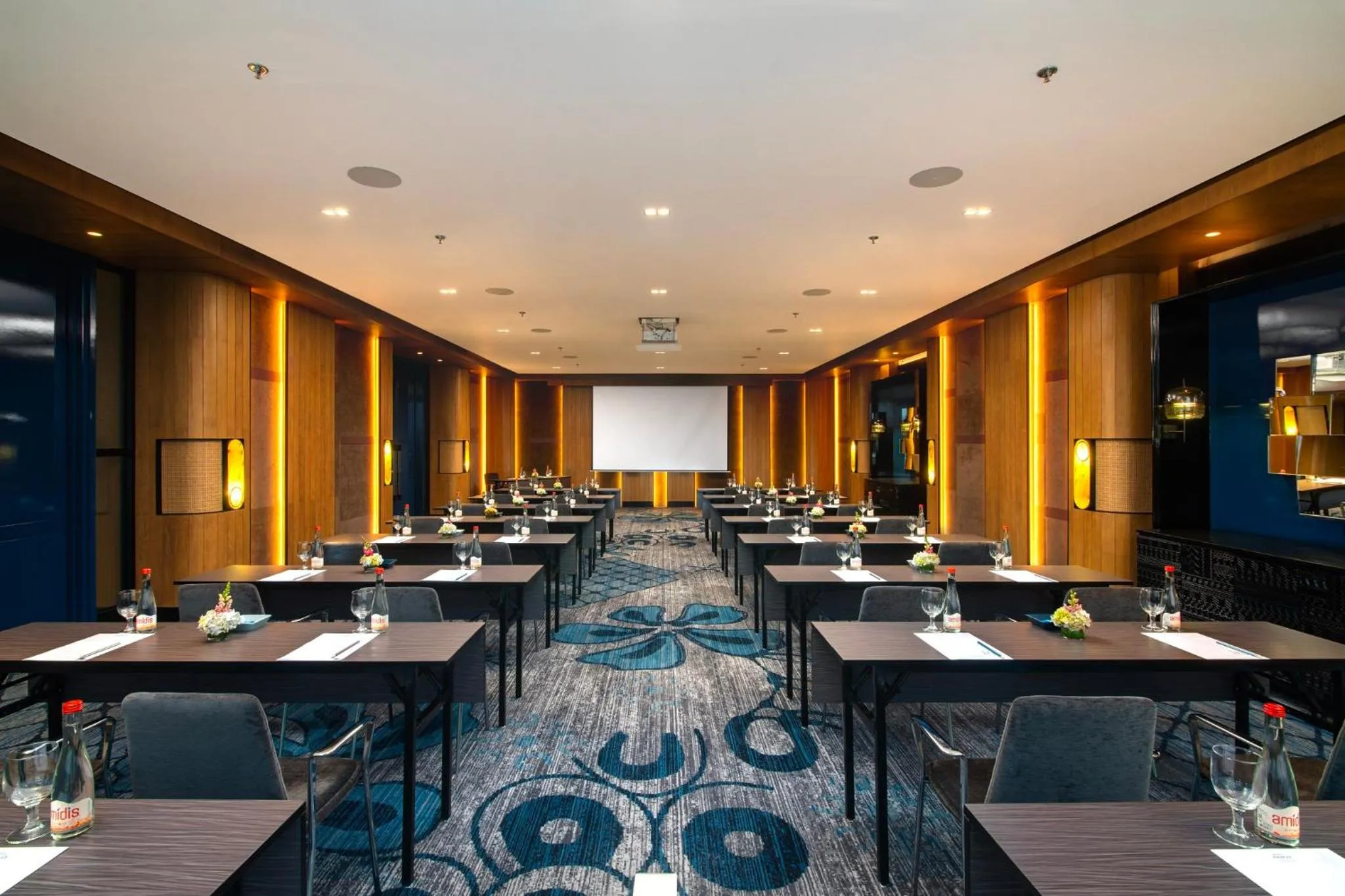 Meeting/conference room in Hotel Indigo Bandung Dago Pakar by IHG