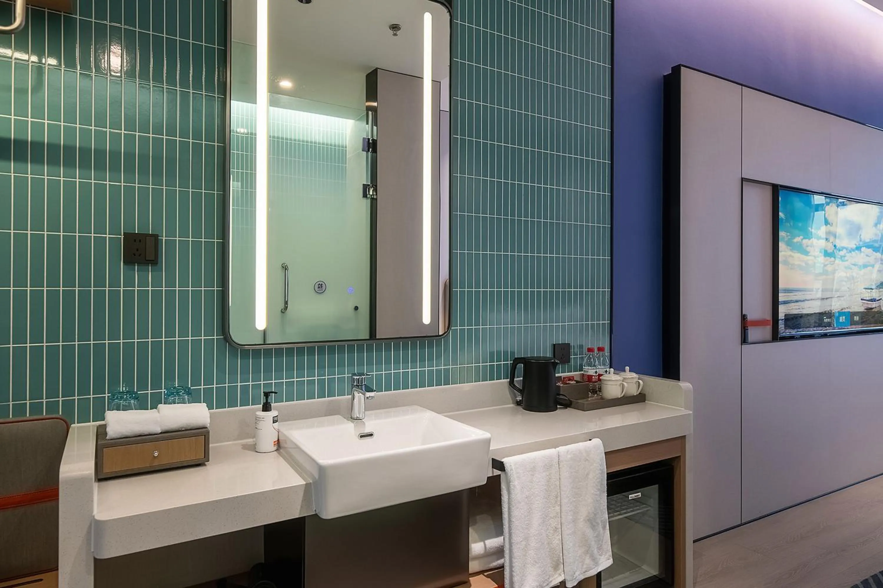 Photo of the whole room in Holiday Inn Express Chongqing Nanbin Road by IHG