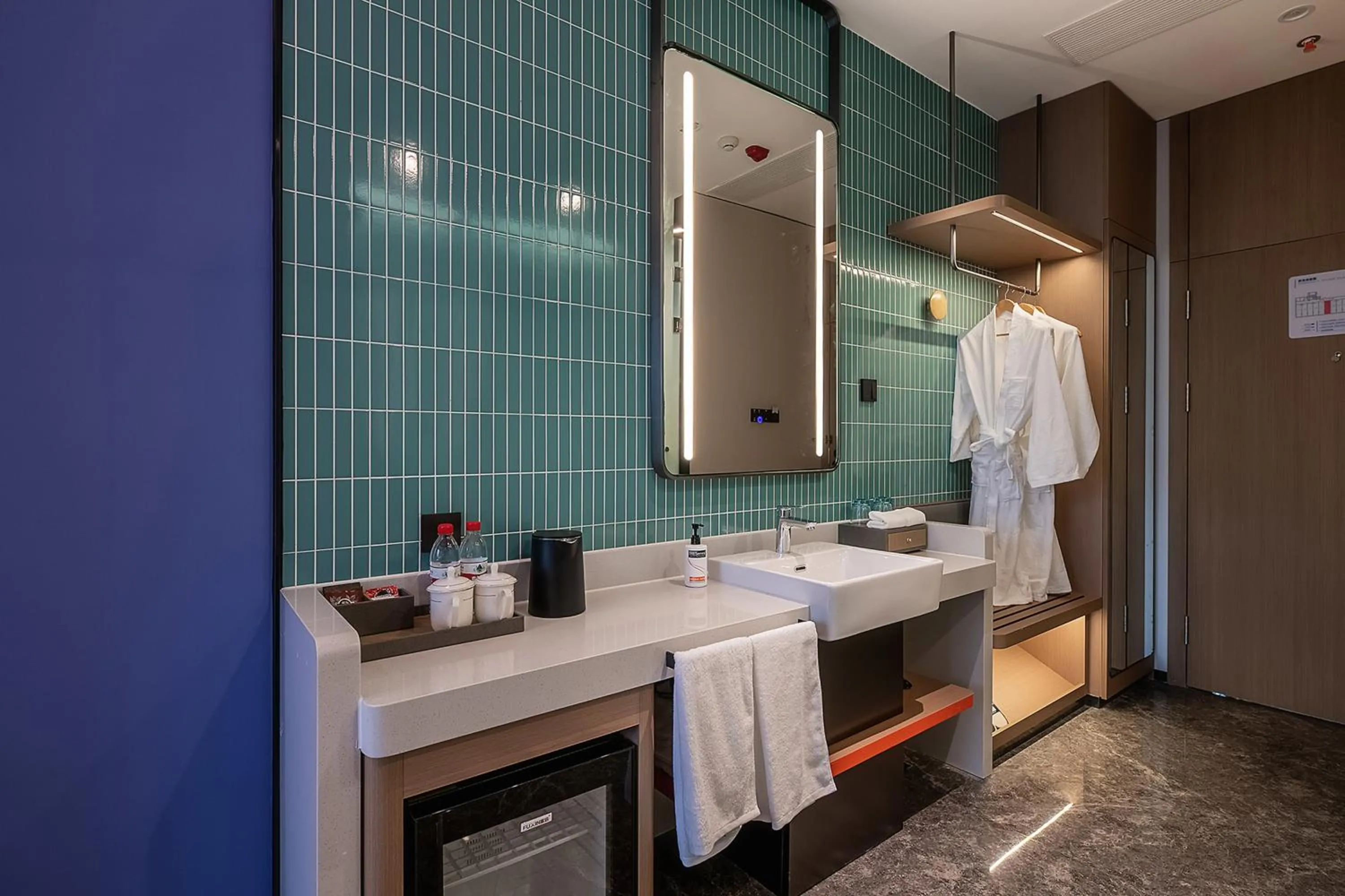 Photo of the whole room in Holiday Inn Express Chongqing Nanbin Road by IHG