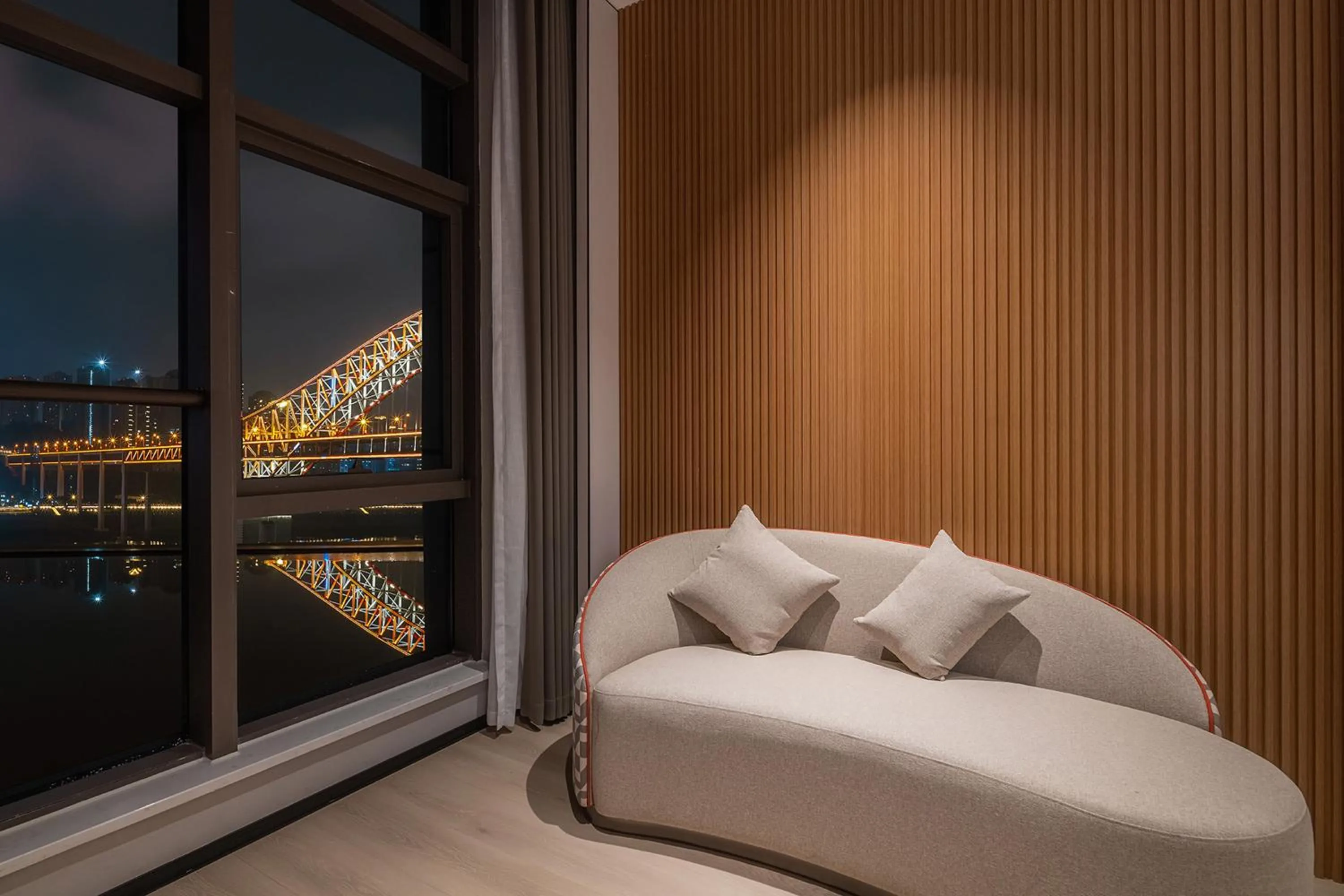 Photo of the whole room, Bed in Holiday Inn Express Chongqing Nanbin Road by IHG