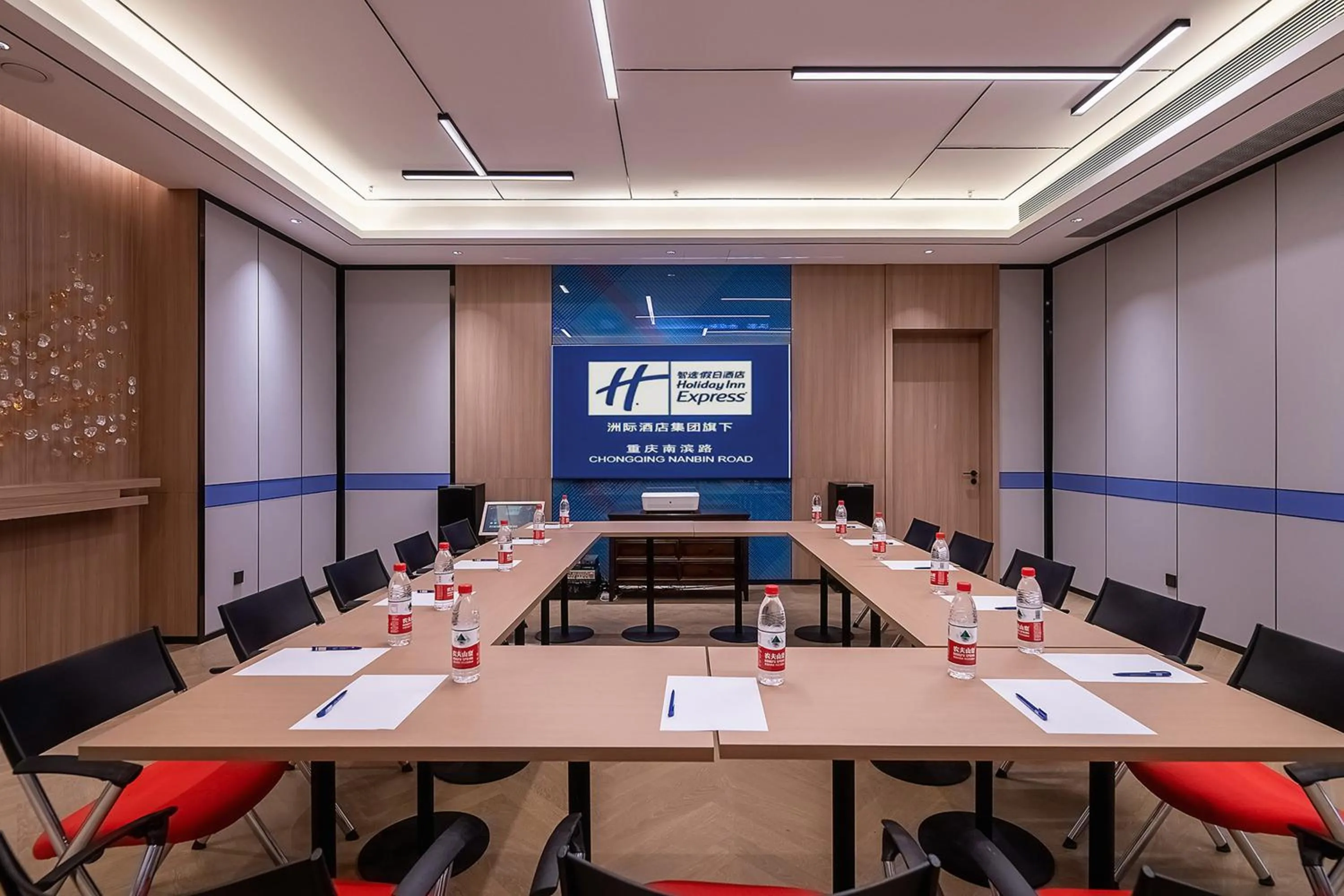 Meeting/conference room in Holiday Inn Express Chongqing Nanbin Road by IHG