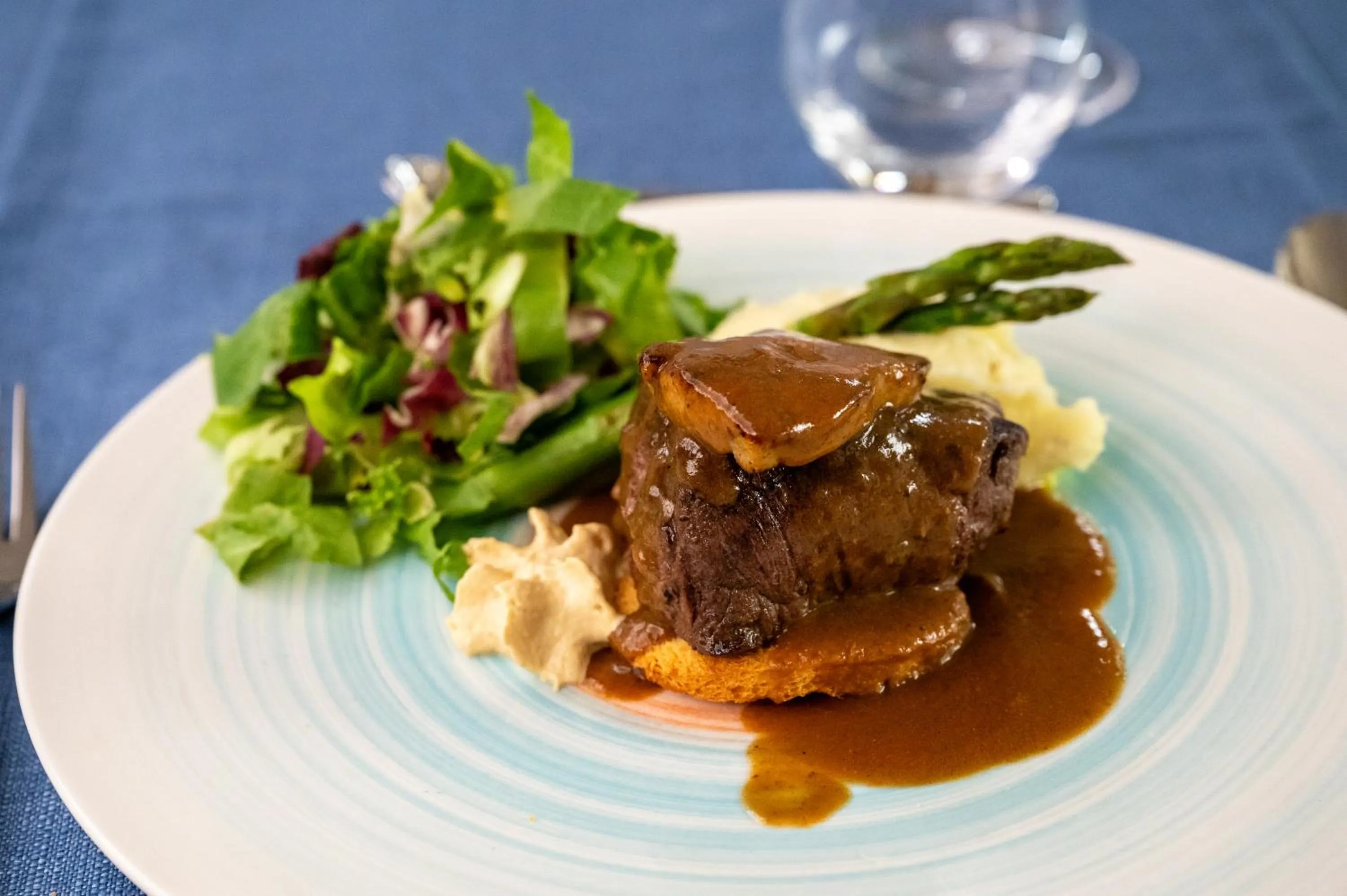 Food and drinks in Crowne Plaza Constanta - Mamaia Beach by IHG