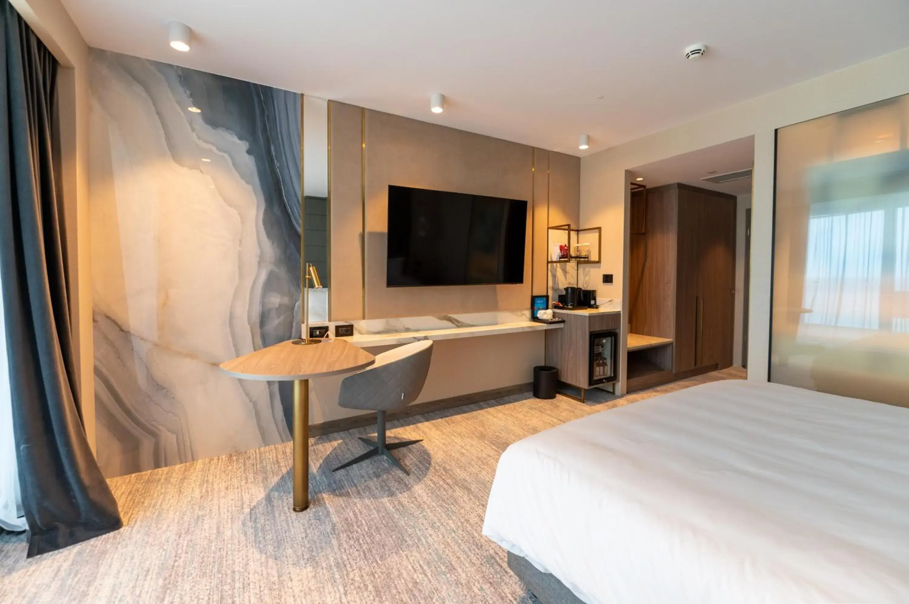 Bedroom, Bed in Crowne Plaza Constanta - Mamaia Beach by IHG Bedroom, Bed in Crowne Plaza Constanta - Mamaia Beach by IHG