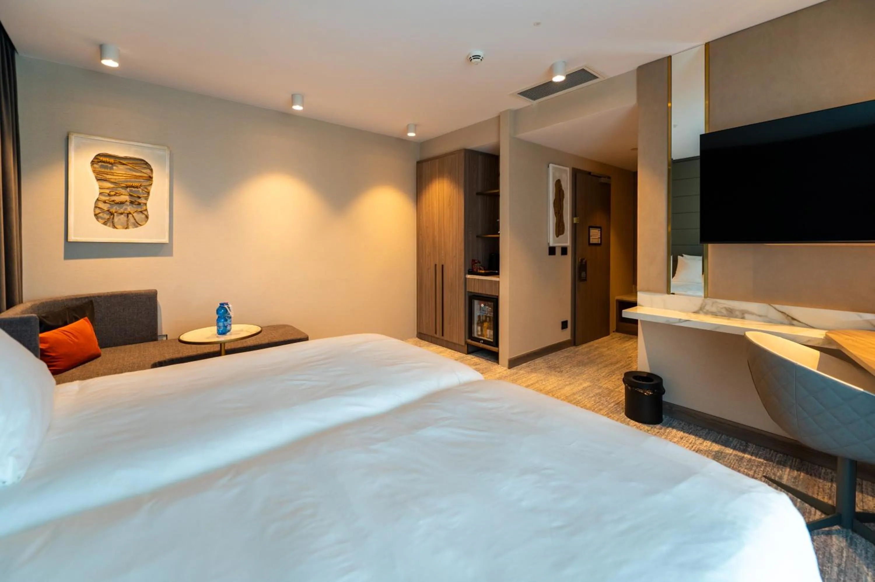 Photo of the whole room, Bed in Crowne Plaza Constanta - Mamaia Beach by IHG