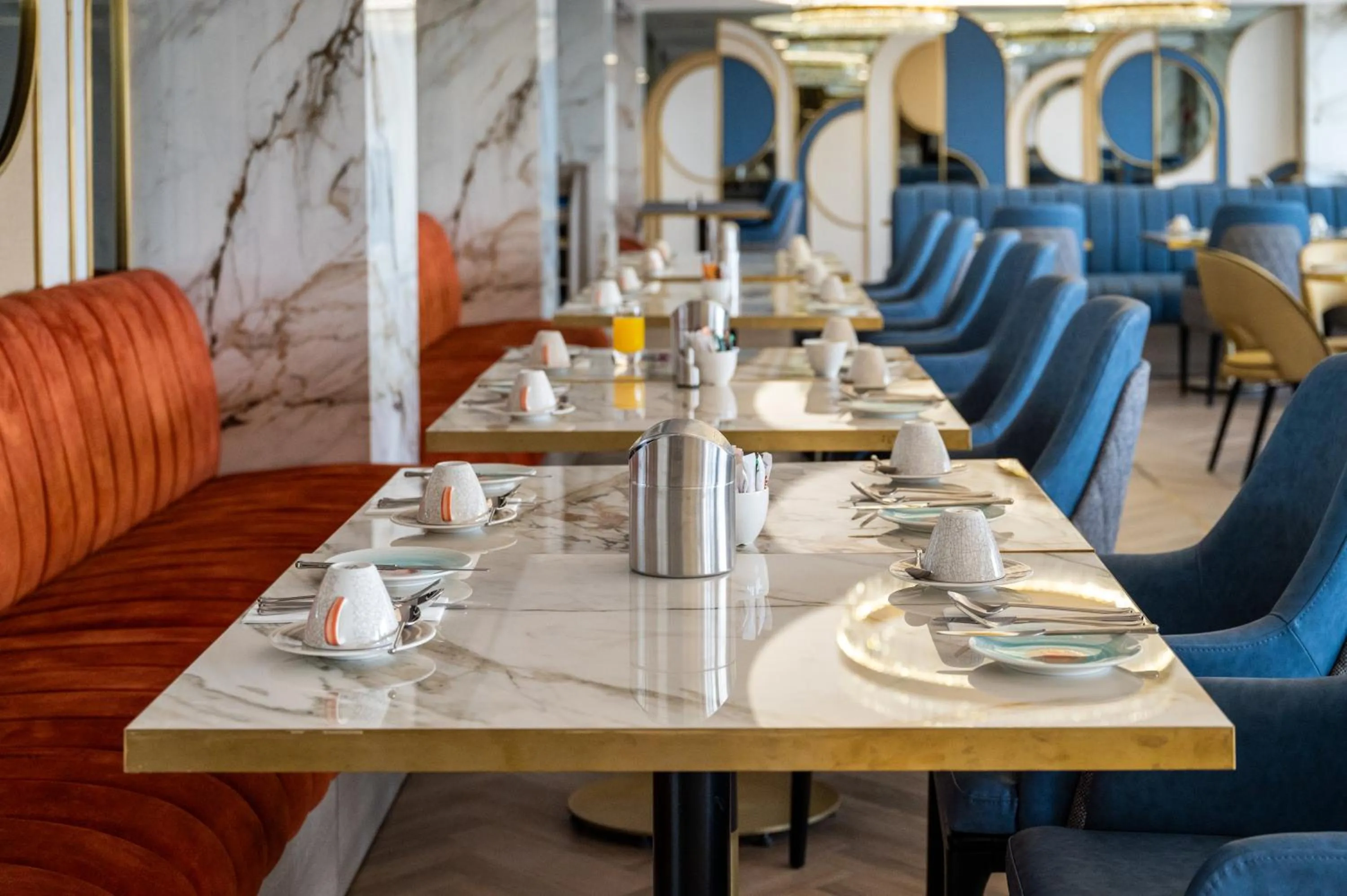 Restaurant/places to eat in Crowne Plaza Constanta - Mamaia Beach by IHG