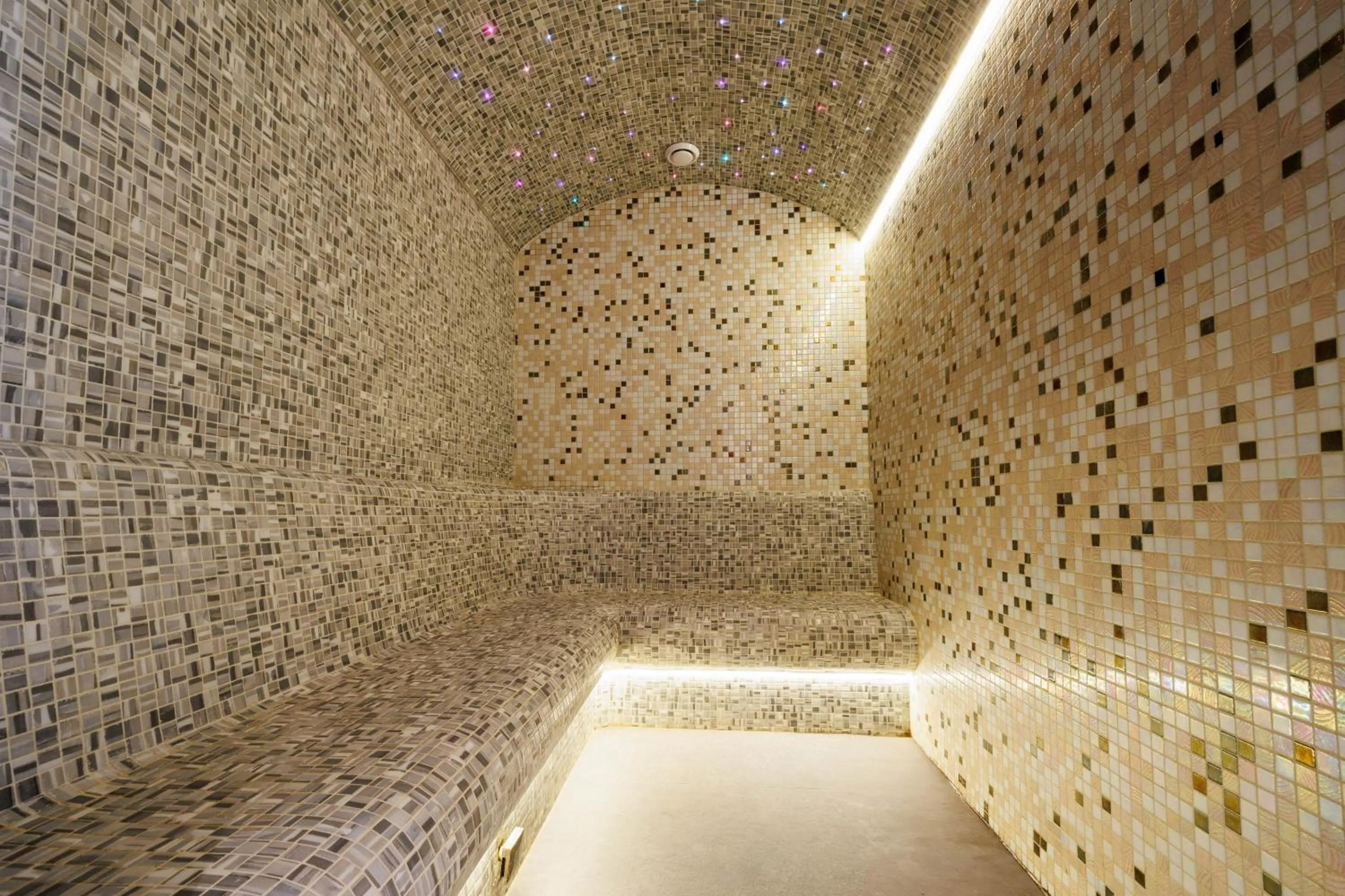 Spa and wellness centre/facilities in Crowne Plaza Constanta - Mamaia Beach by IHG