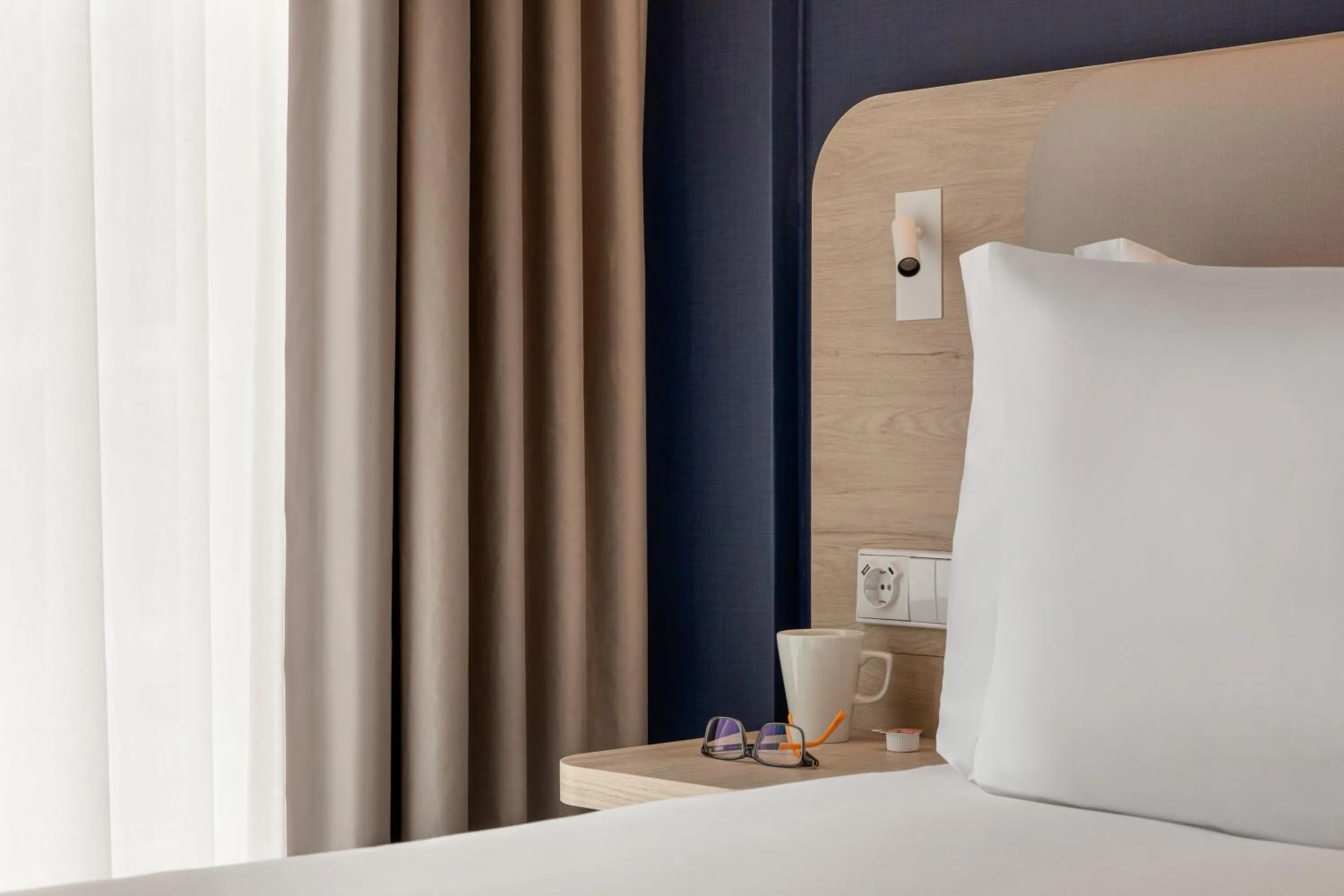 Decorative detail, Bed in Holiday Inn Express Porto - Boavista by IHG