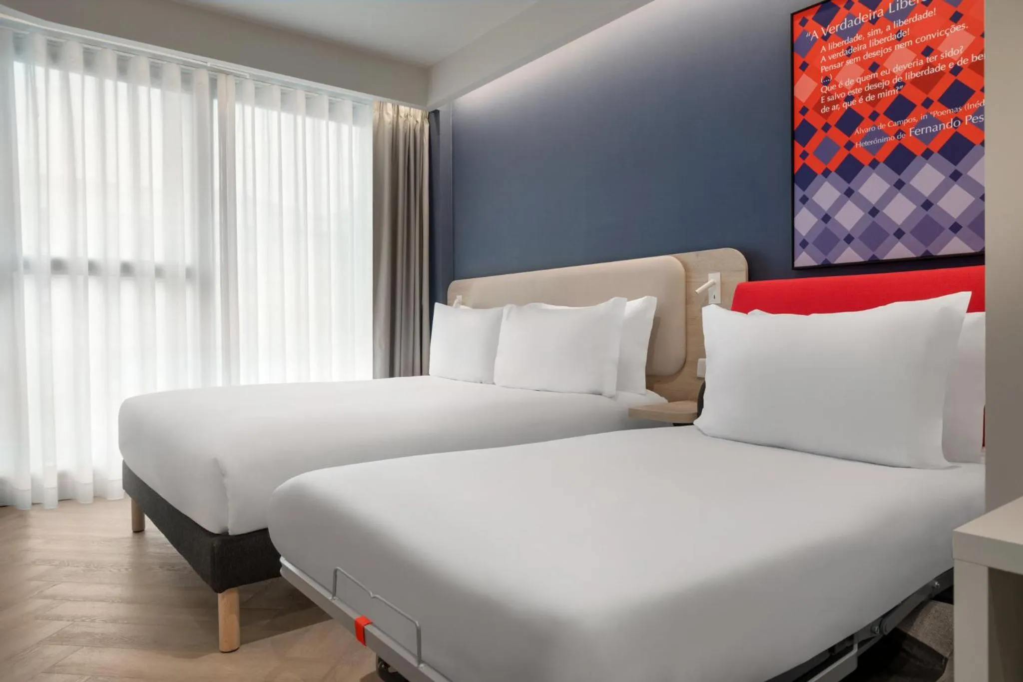 Photo of the whole room, Bed in Holiday Inn Express Porto - Boavista by IHG