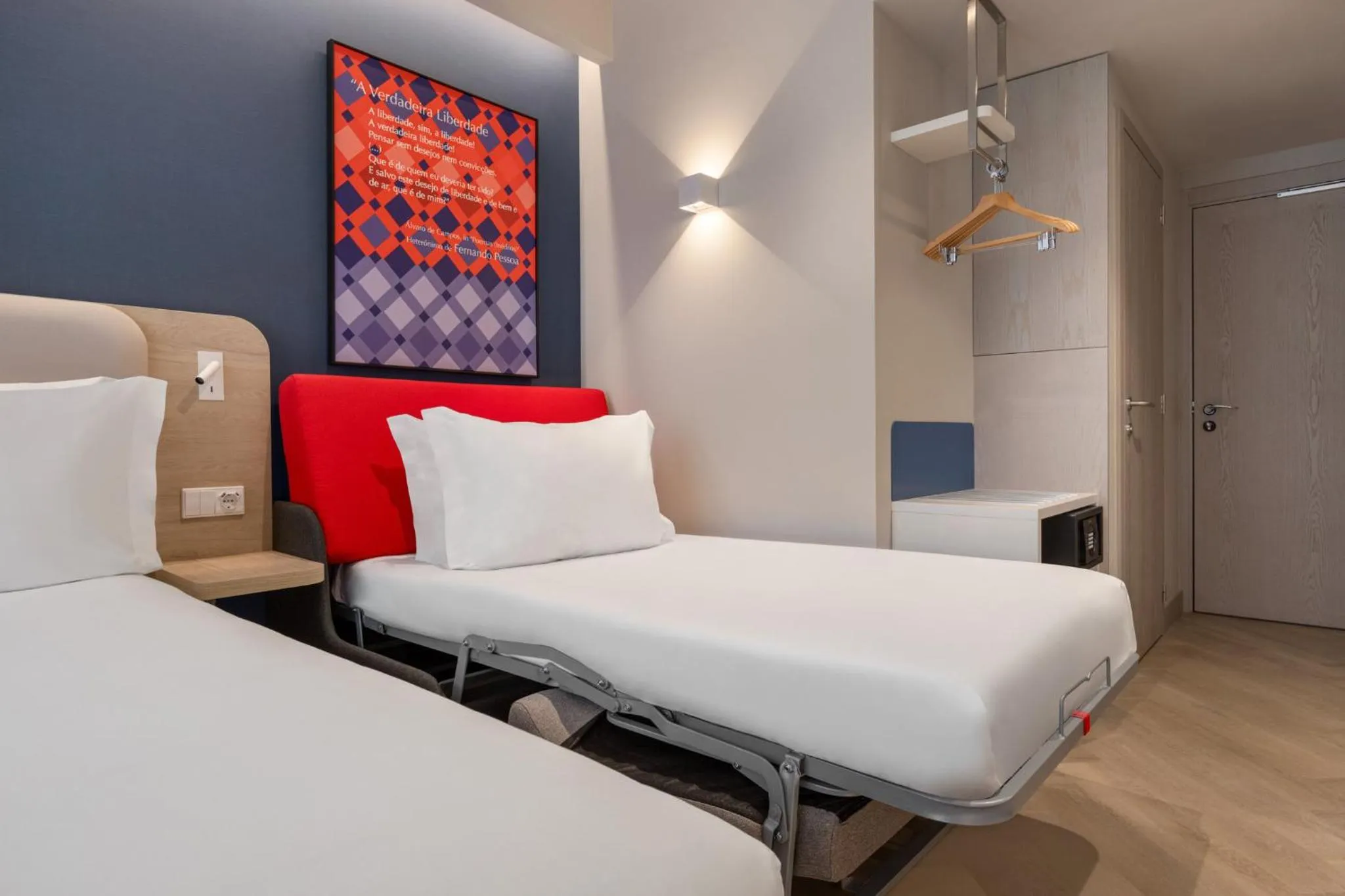 Photo of the whole room, Bed in Holiday Inn Express Porto - Boavista by IHG