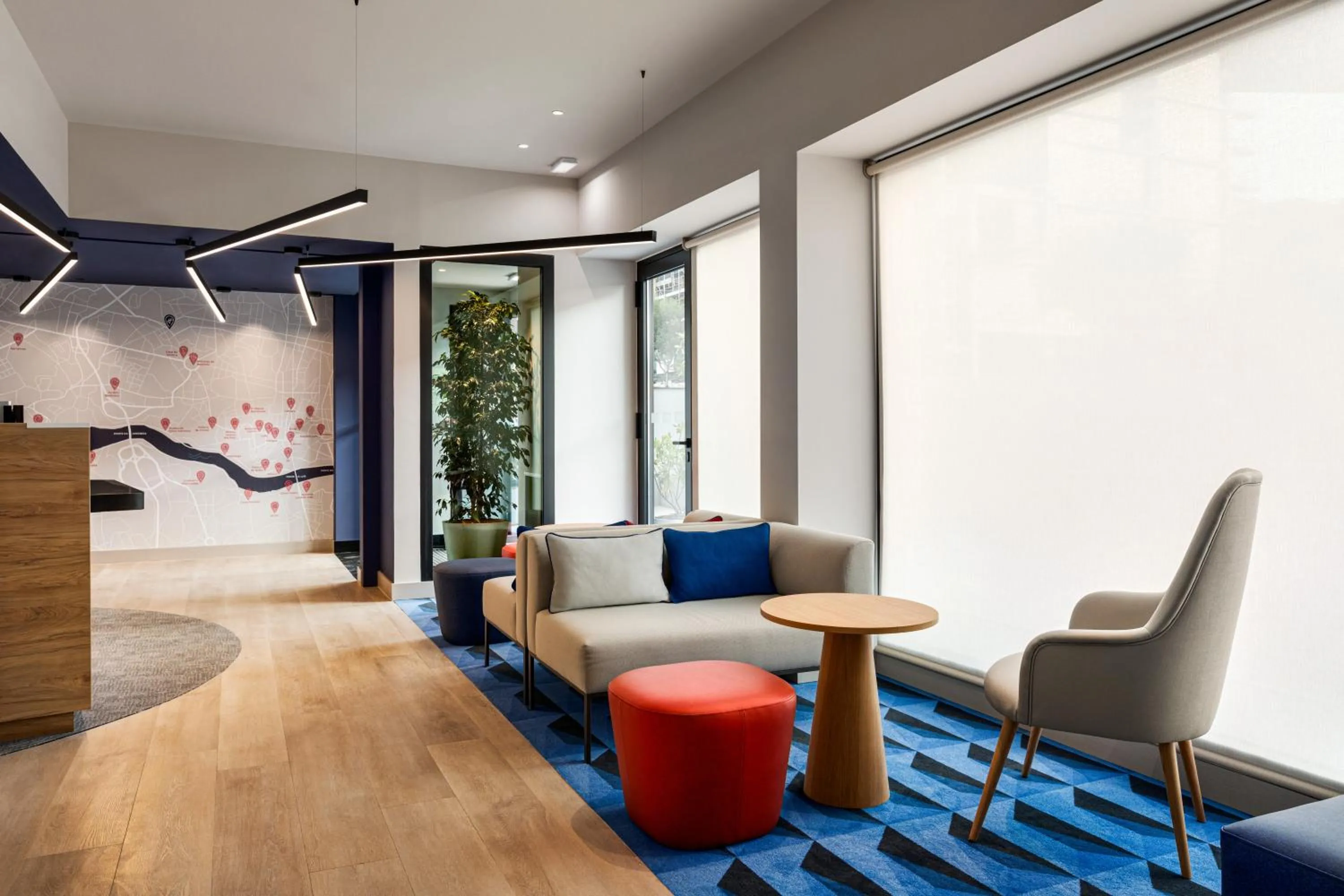 Lobby or reception in Holiday Inn Express Porto - Boavista by IHG