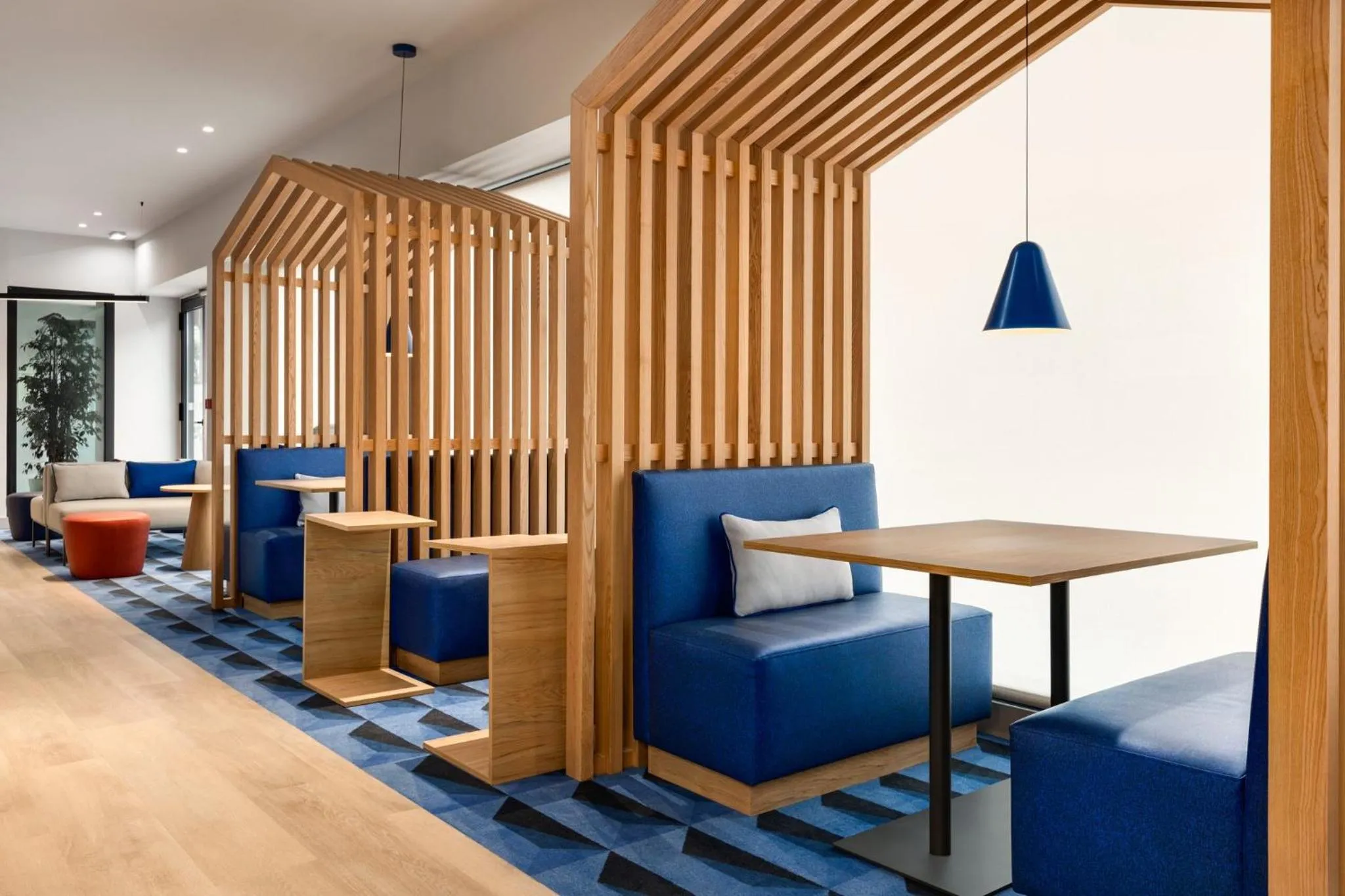 Lobby or reception in Holiday Inn Express Porto - Boavista by IHG